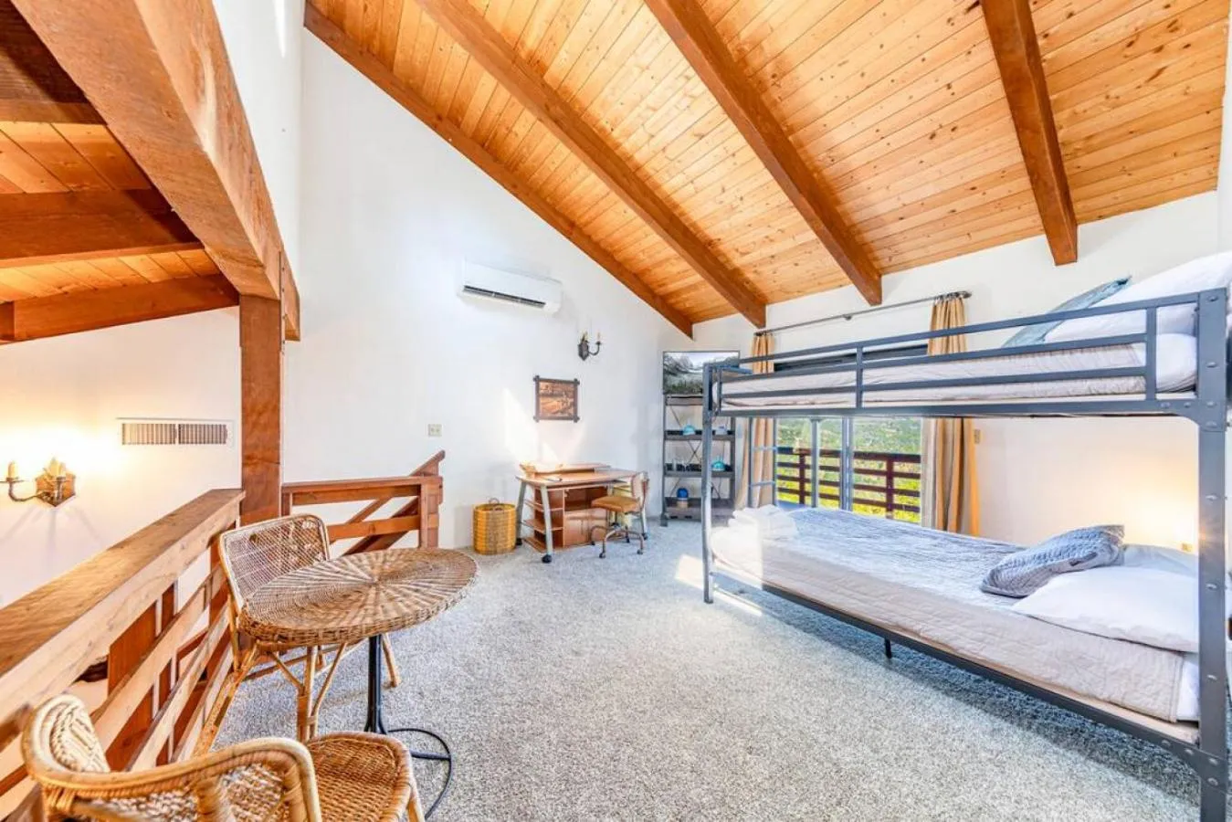 Bed in Yosemite Cowboy Cabin
