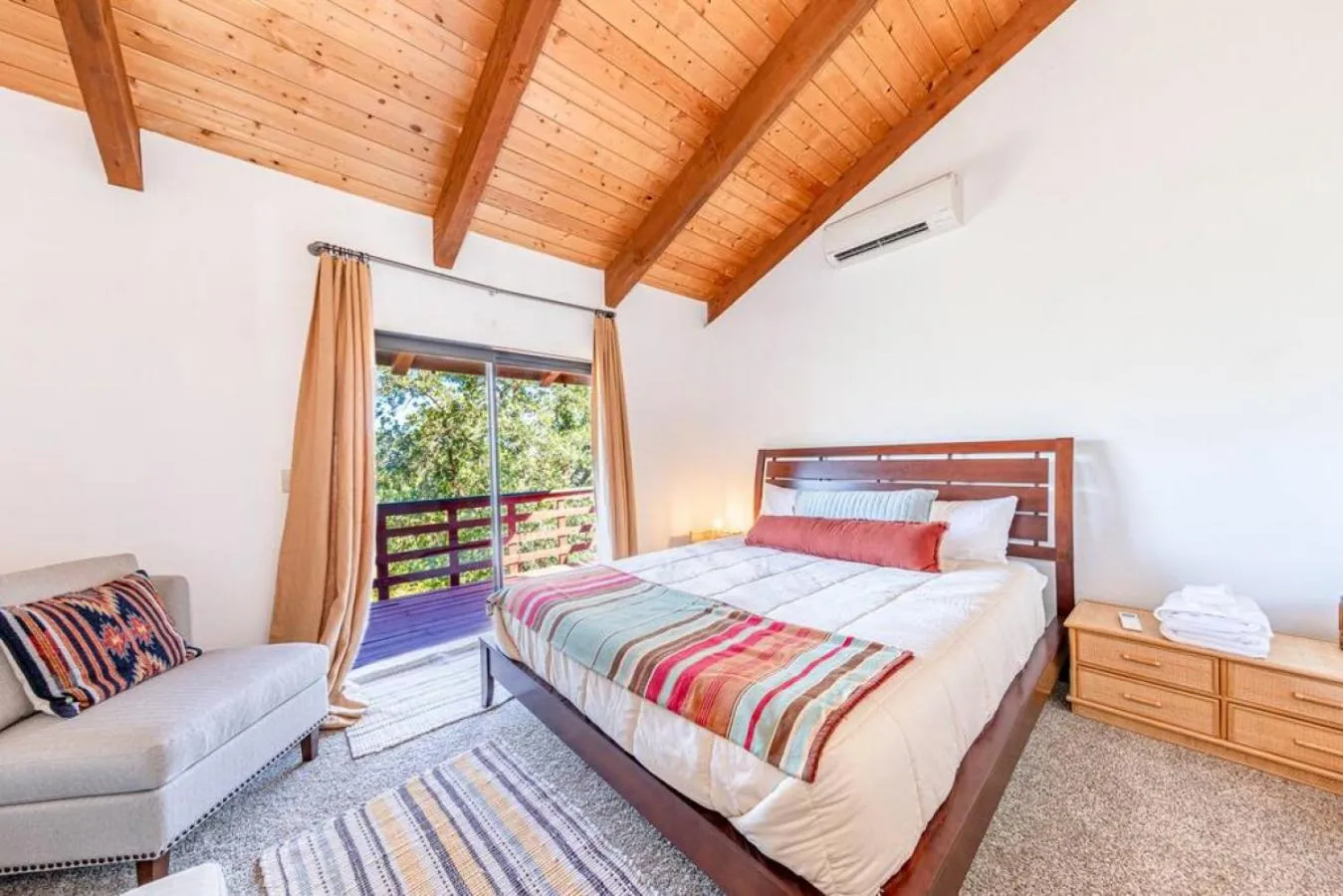 Bed in Yosemite Cowboy Cabin