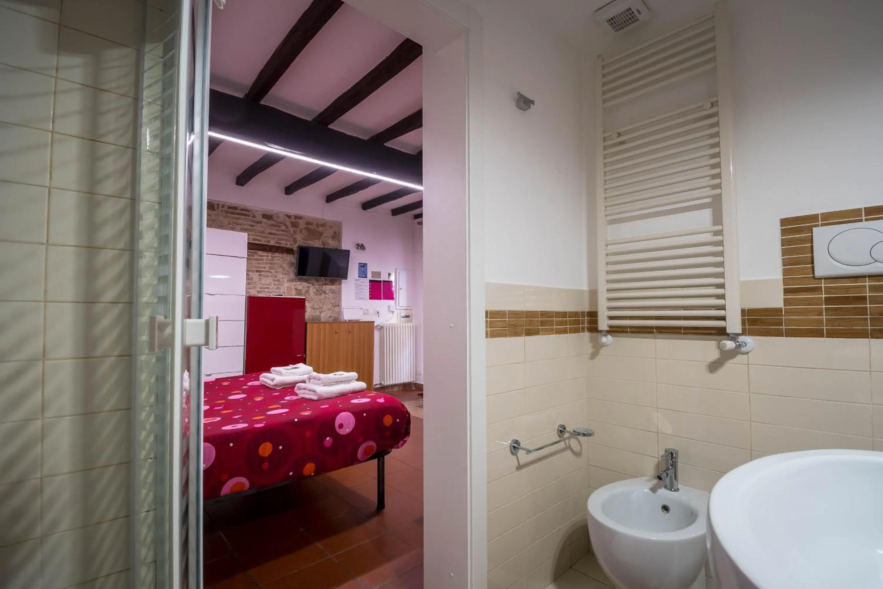 Bathroom, Bed in Apartment Gaia