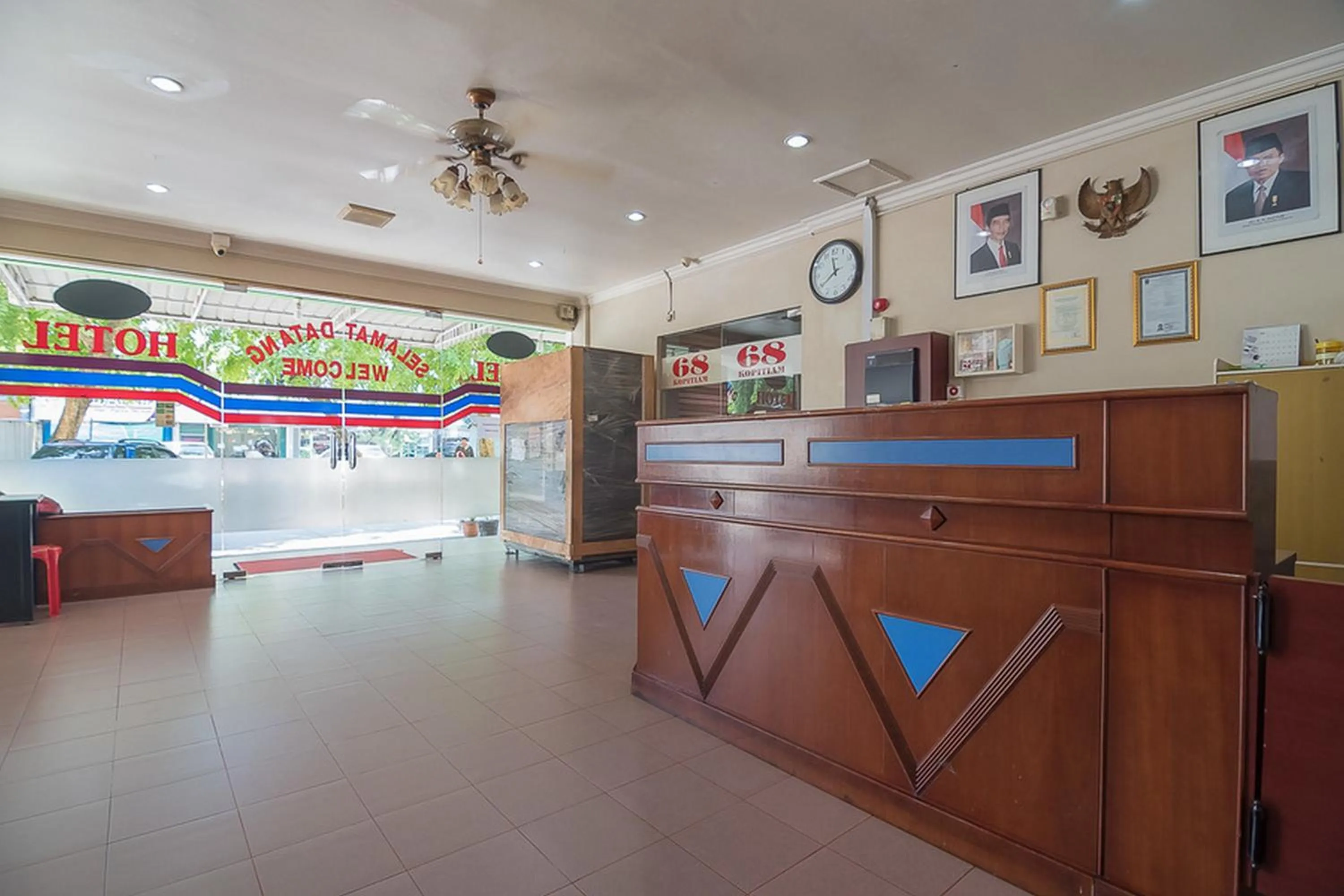 Lobby or reception in RedDoorz near Nagoya Citywalk Batam 2