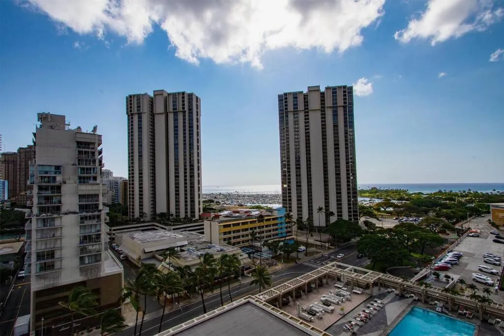 Ocean views Walk to beach Waikiki and mall 1223