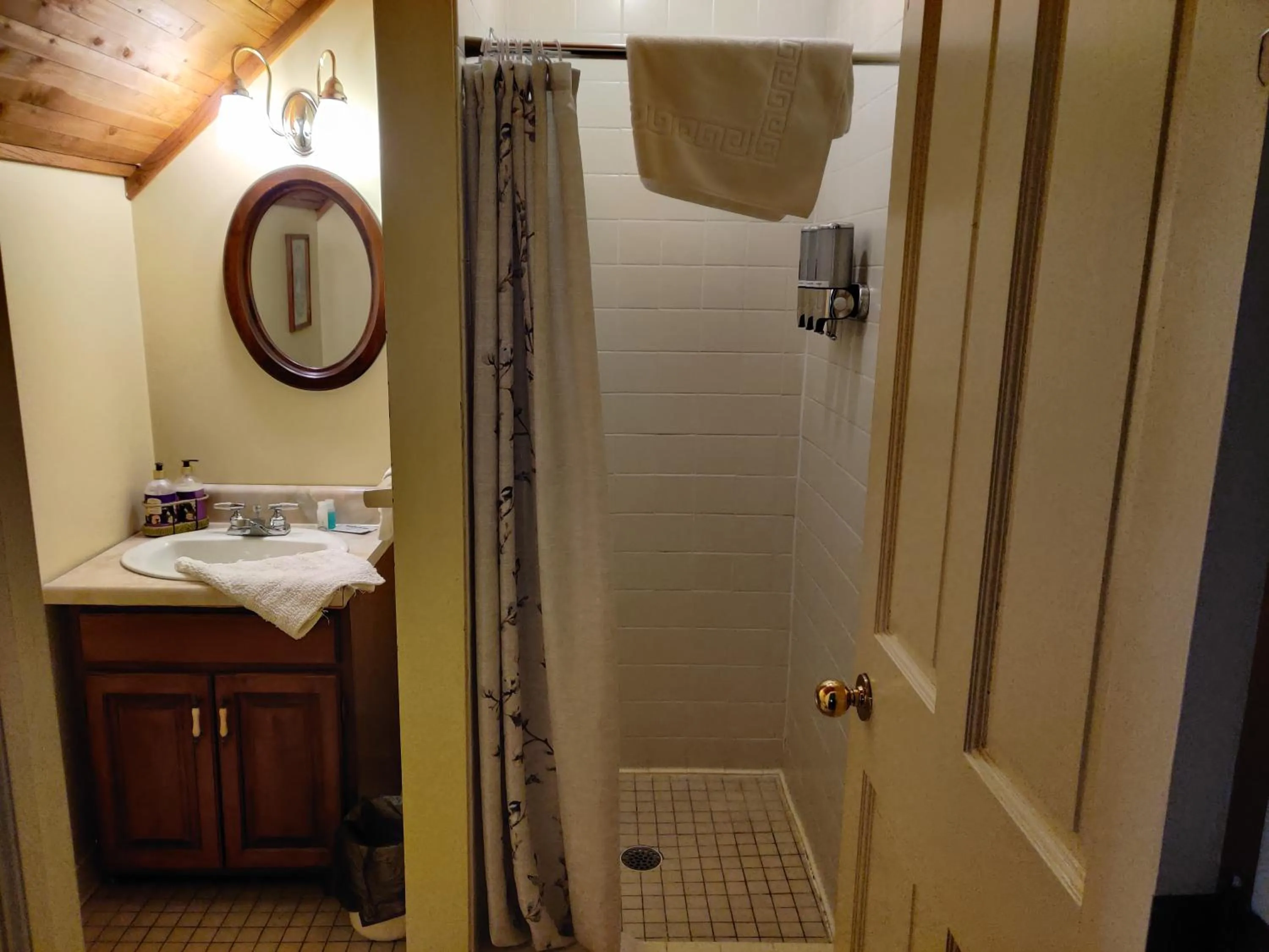 Montague Inn Bed & Breakfast