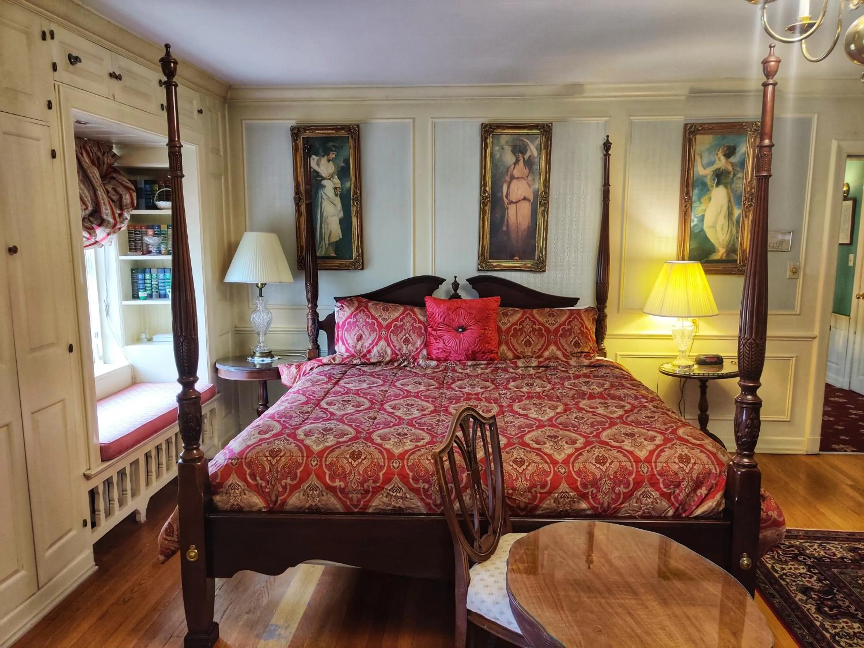 Bed in Montague Inn Bed & Breakfast