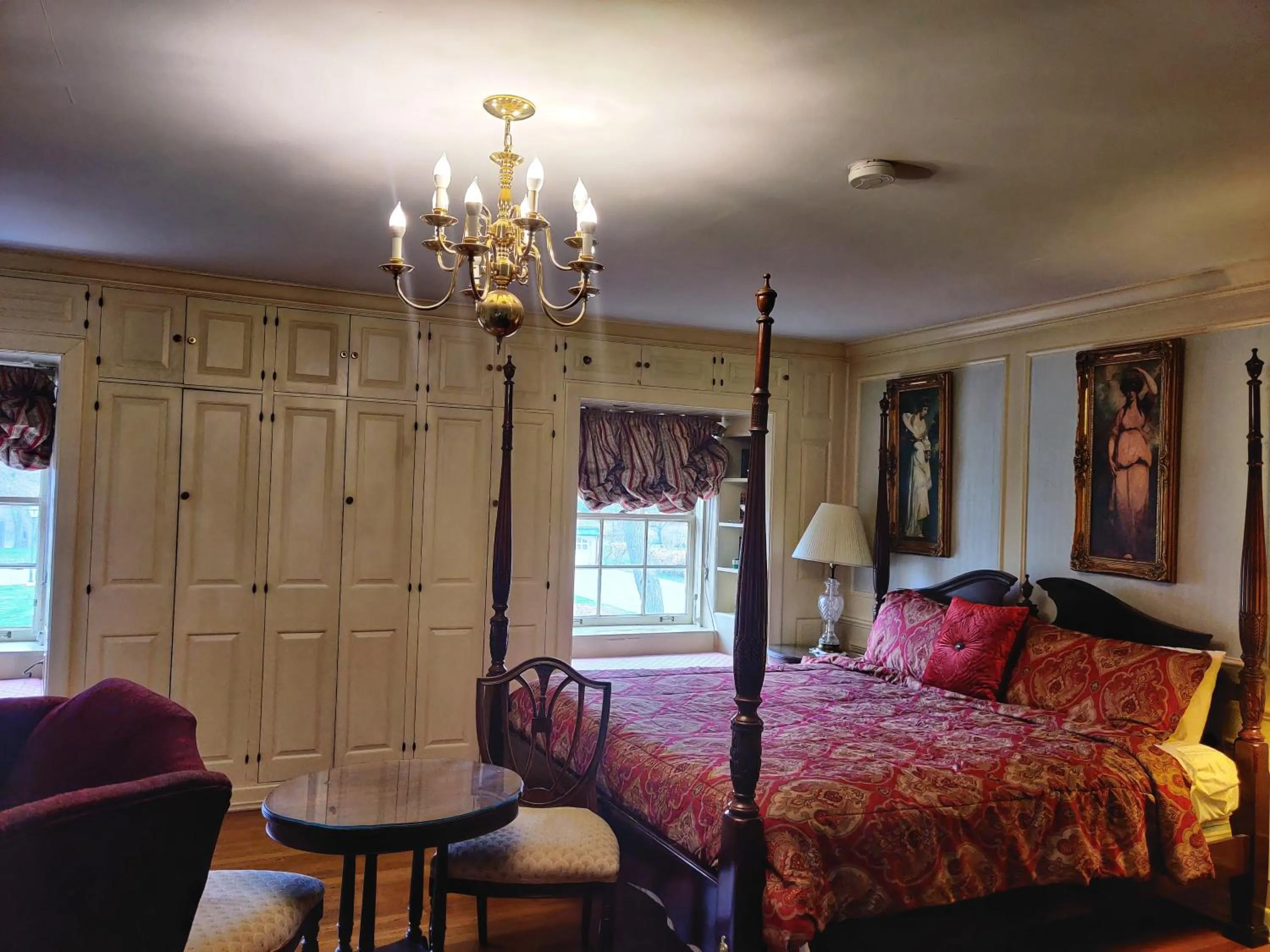 Bed in Montague Inn Bed & Breakfast