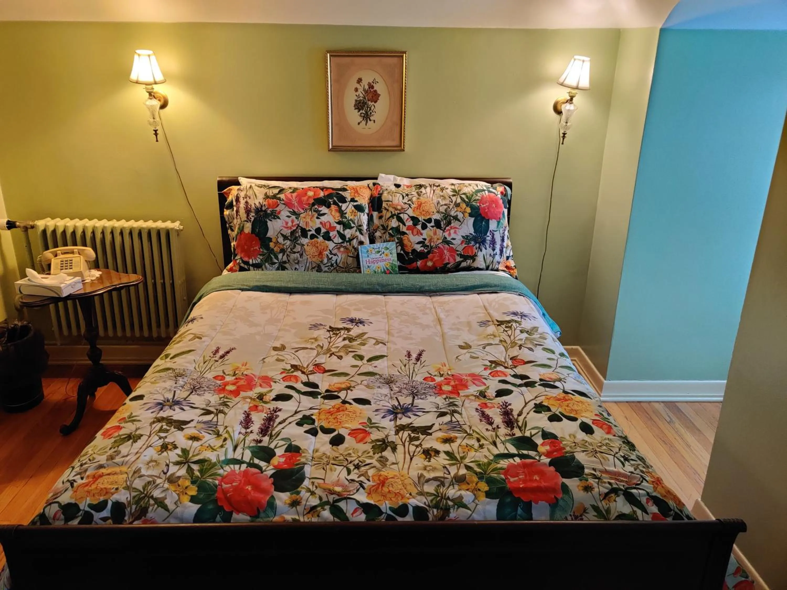 Bed in Montague Inn Bed & Breakfast