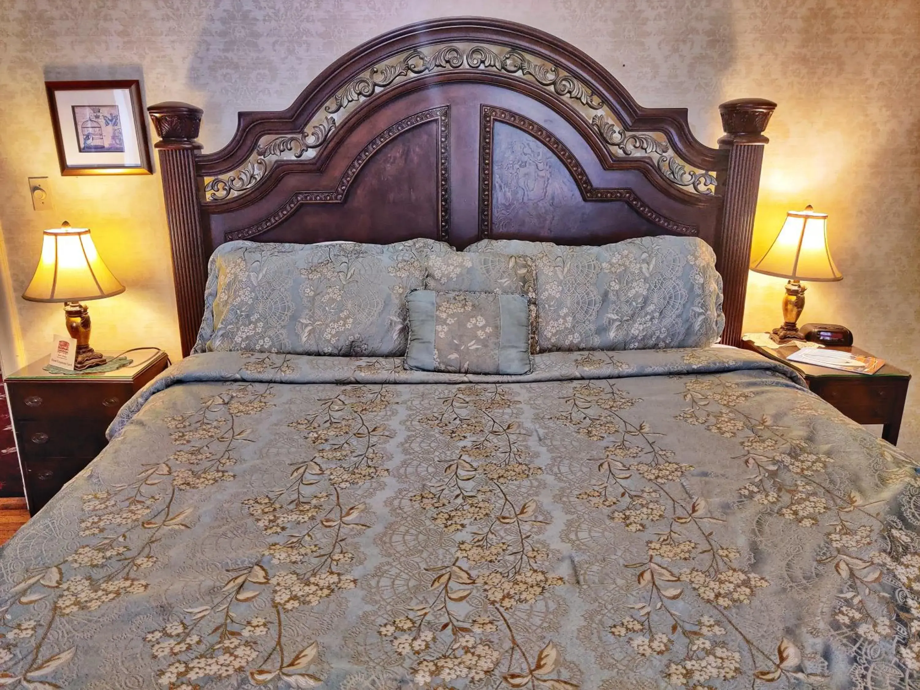 Deluxe King Suite in Montague Inn Bed & Breakfast Deluxe King Suite in Montague Inn Bed & Breakfast