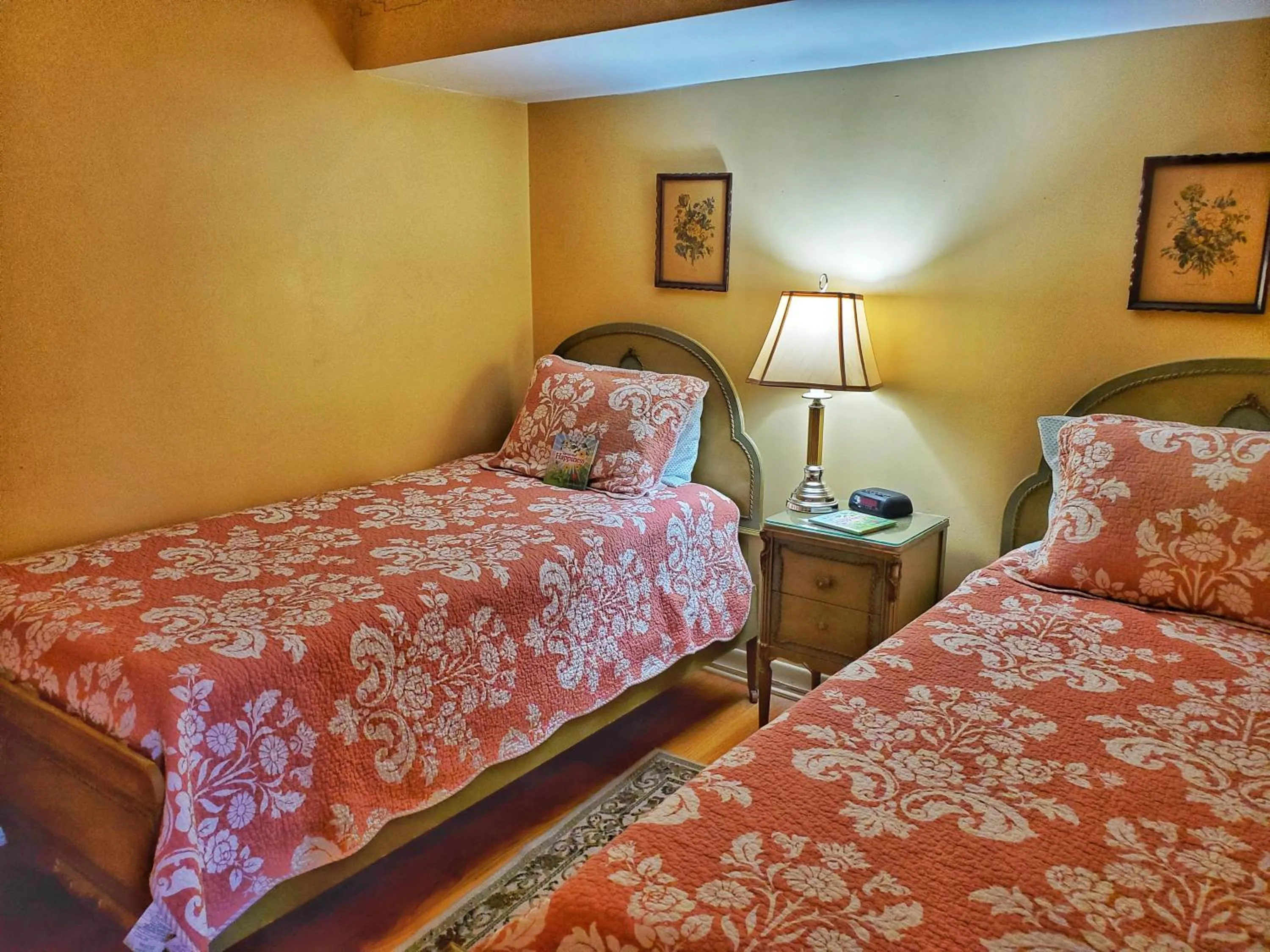 Bed in Montague Inn Bed & Breakfast