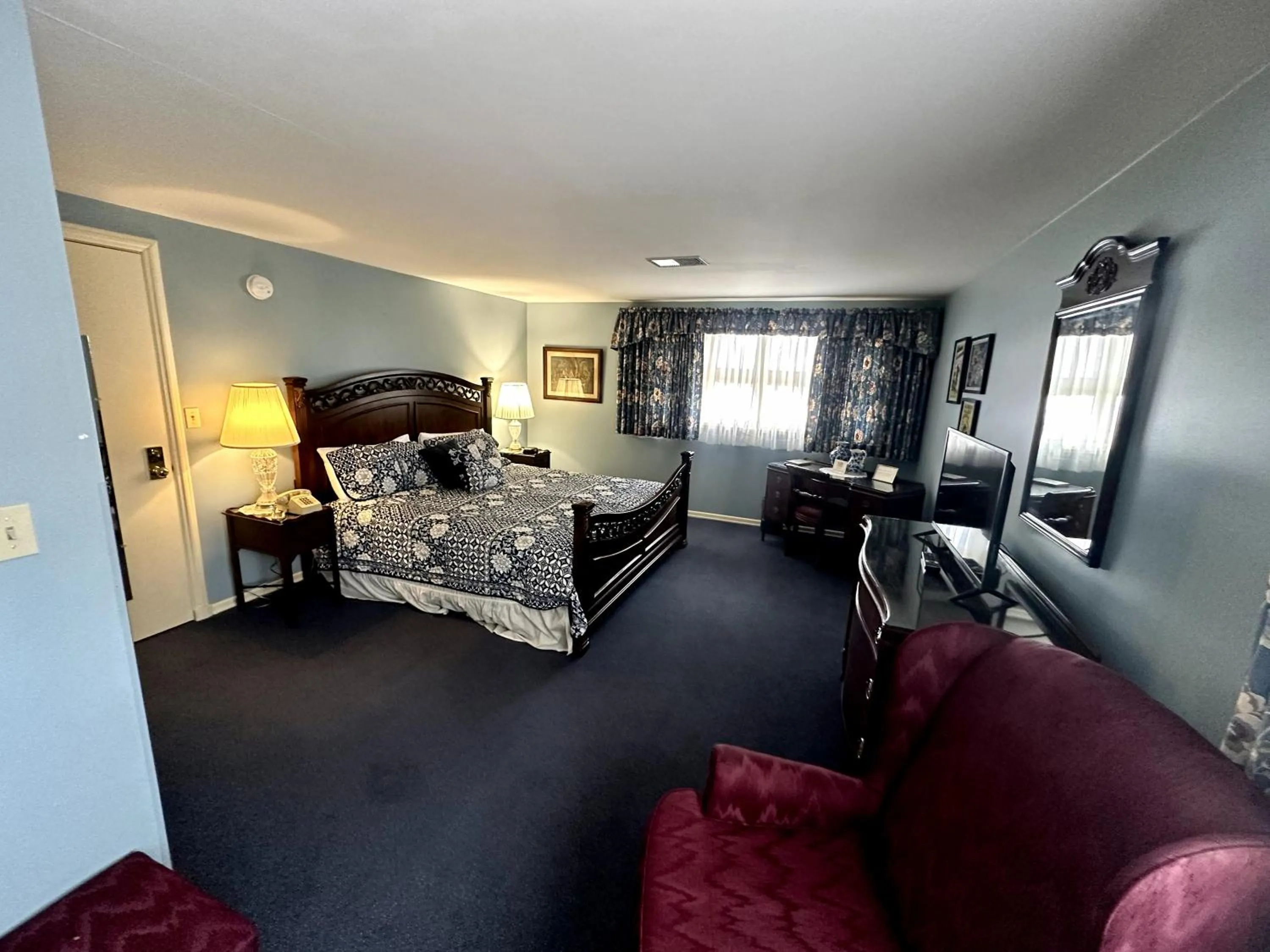 Bed in Montague Inn Bed & Breakfast