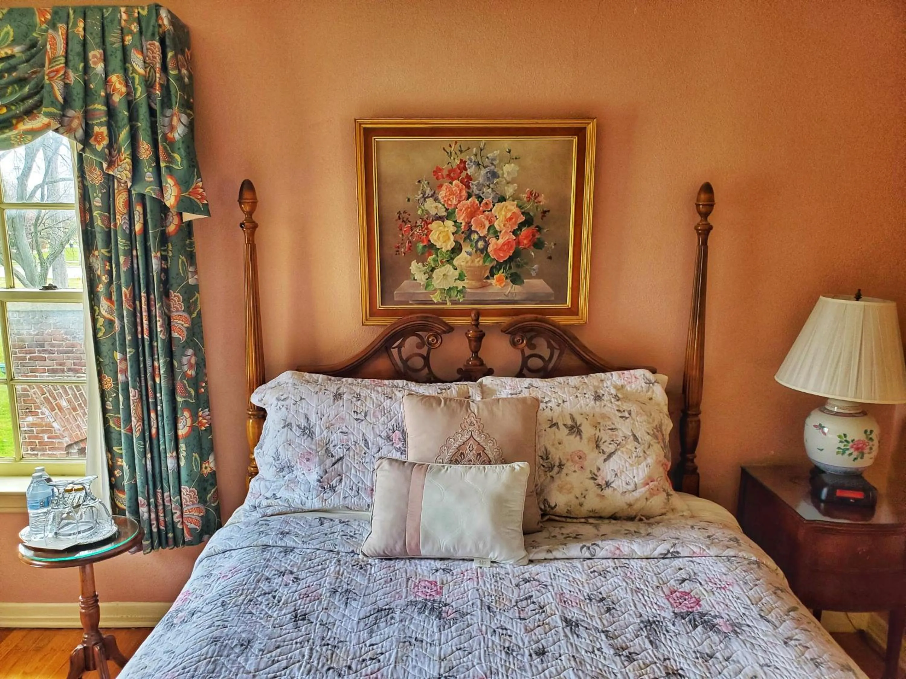 Bed in Montague Inn Bed & Breakfast