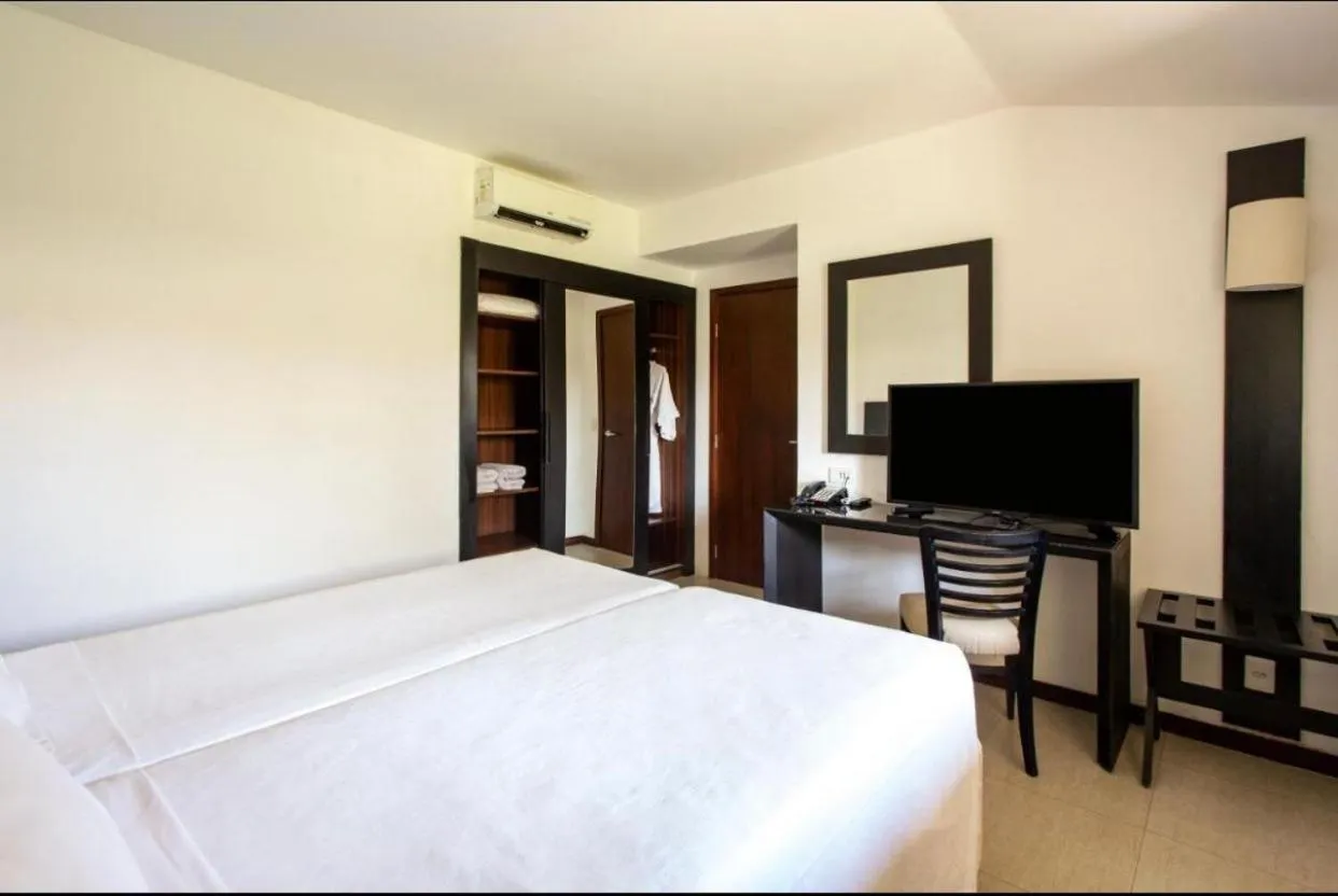 Dom Pedro Laguna Beach Resort & Golf