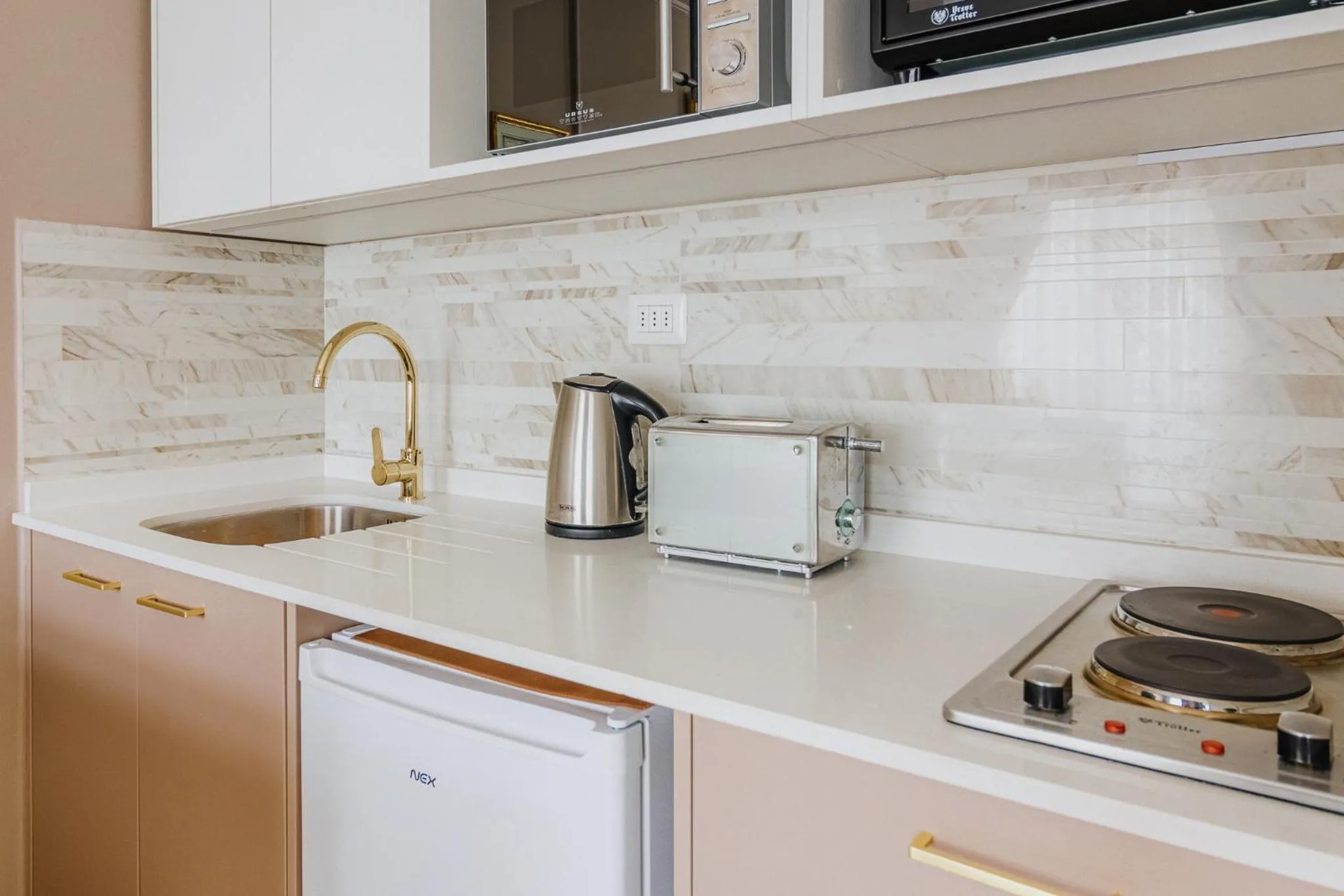 Coffee/tea facilities in Orly Suites