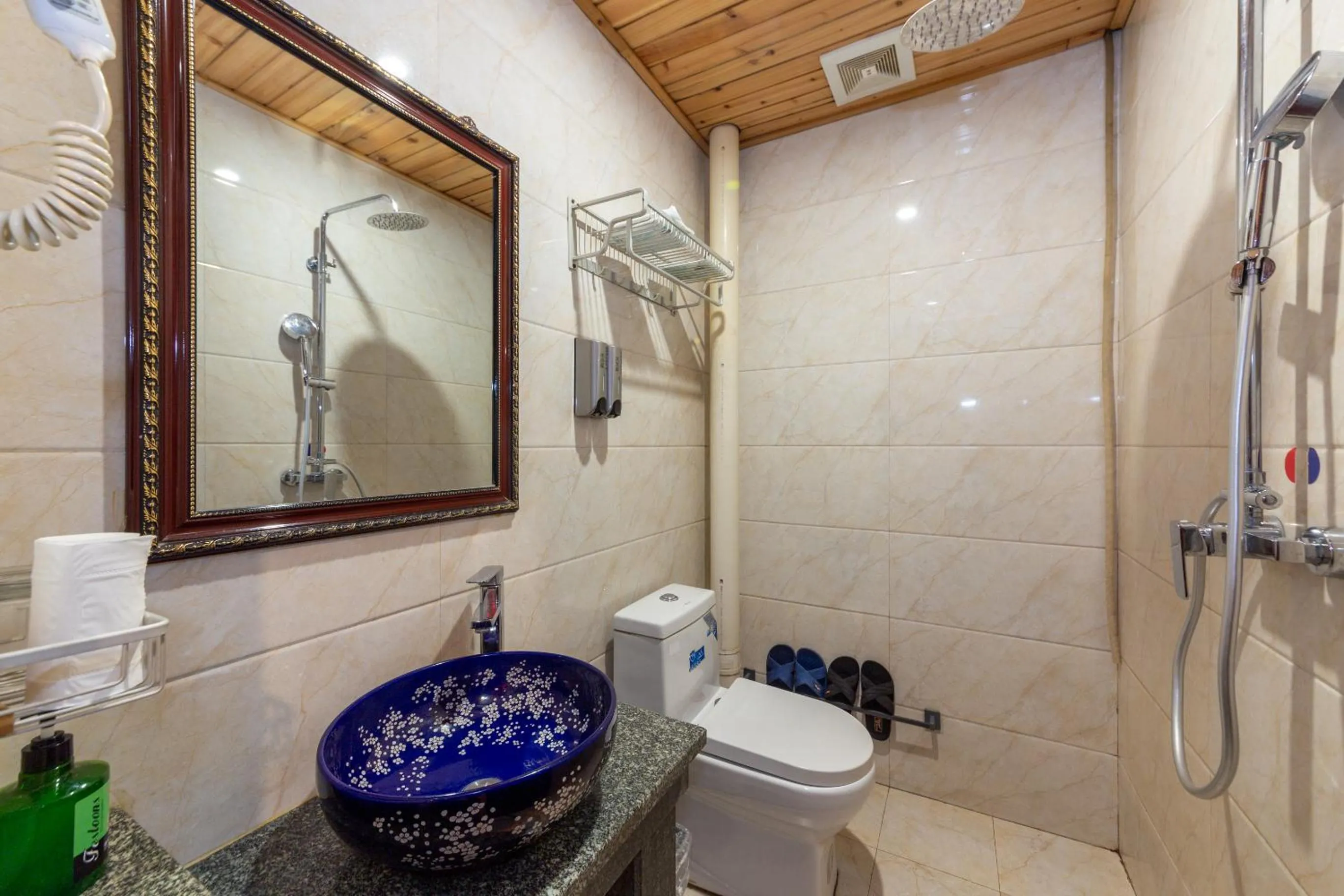 Bathroom in Pingyao Harmony Hotel