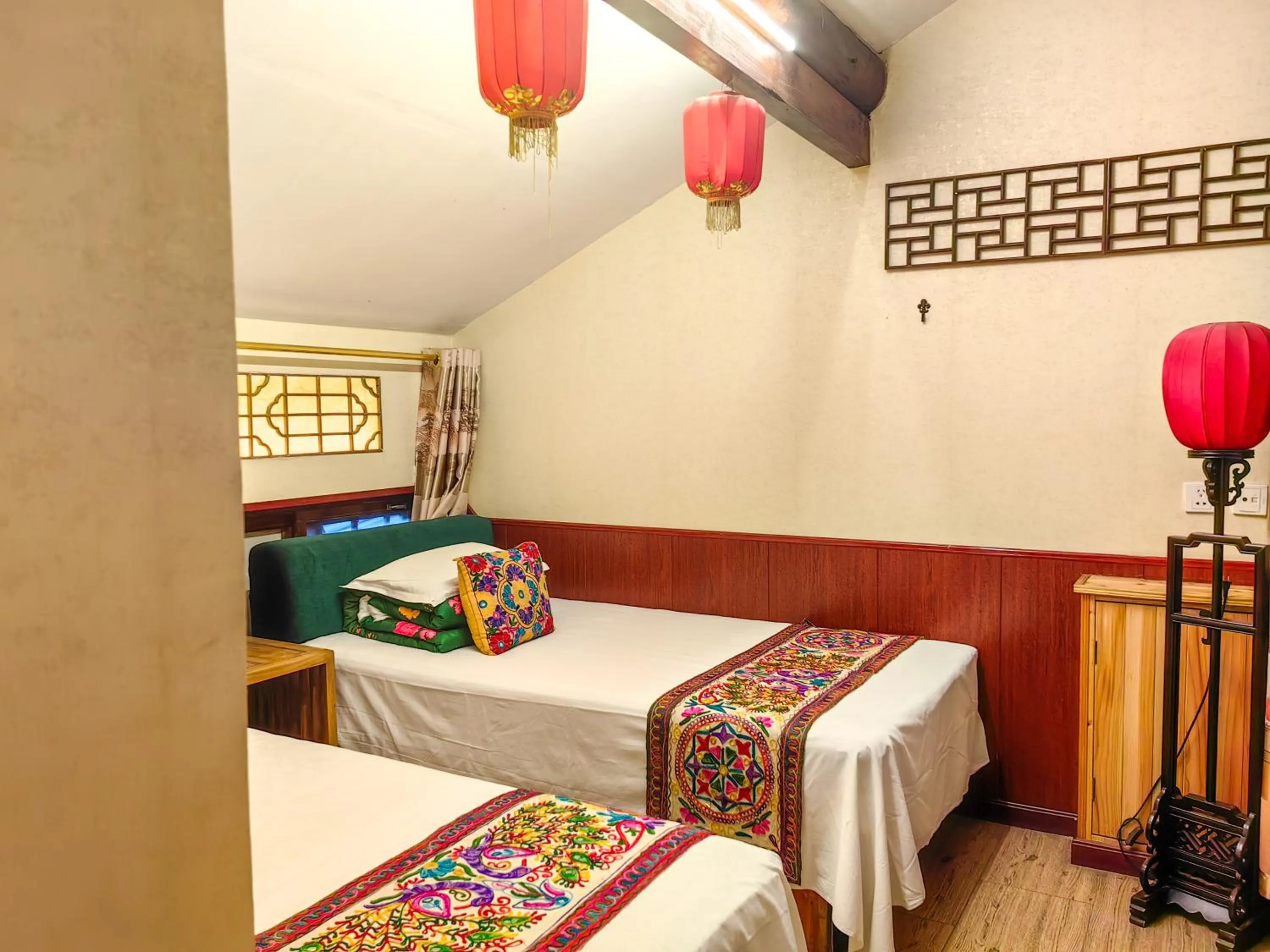 Bed in Pingyao Harmony Hotel