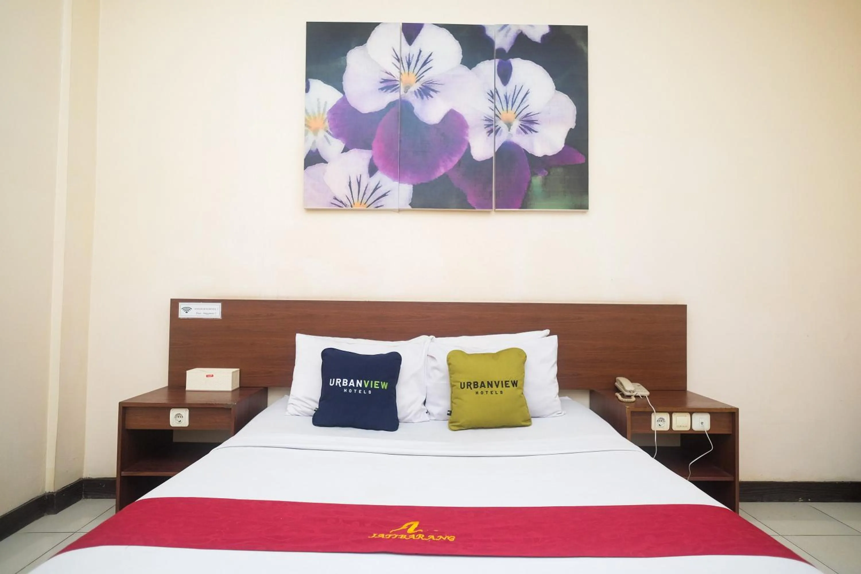 Bed in Urbanview Hotel Anggraeni Jatibarang