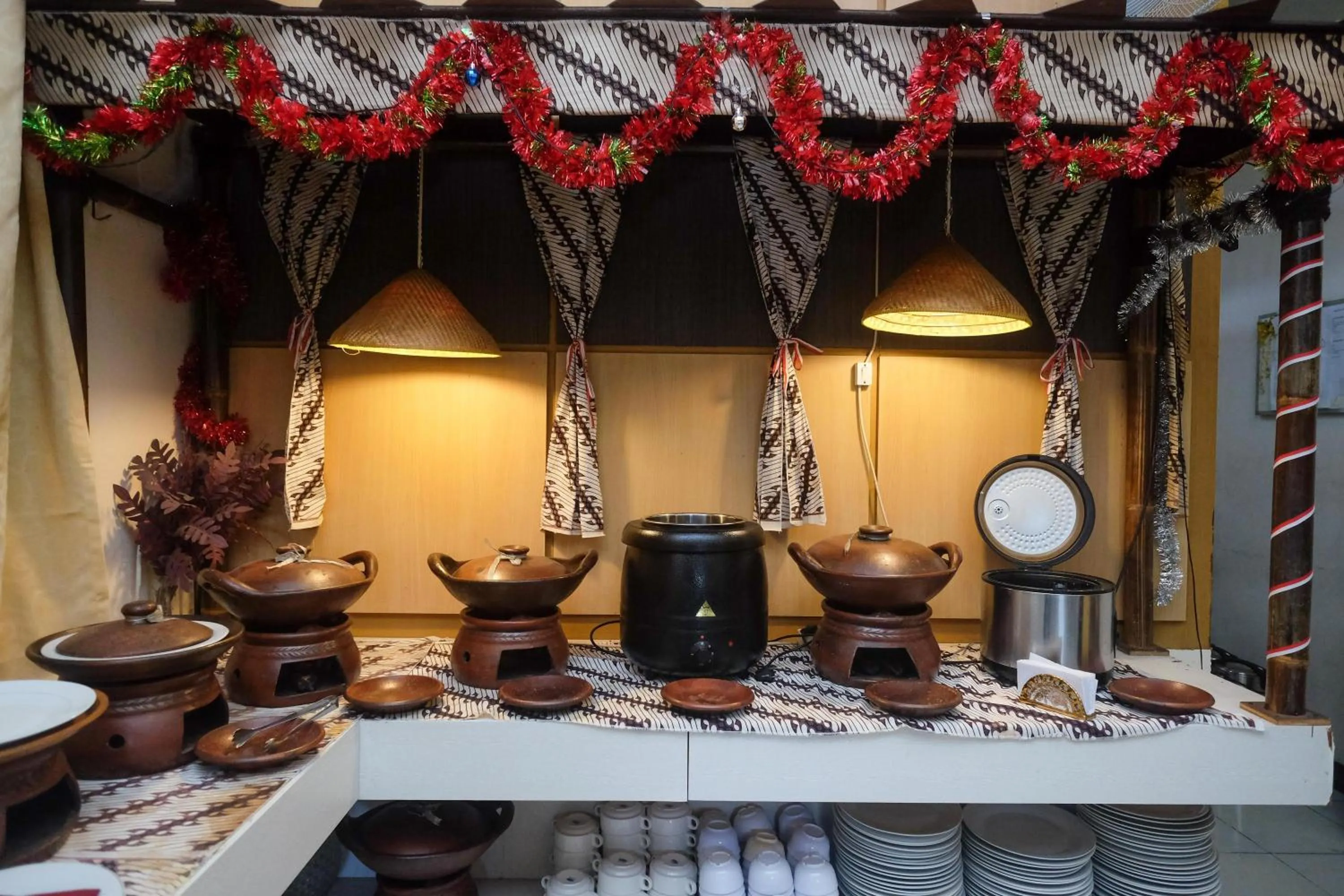 Restaurant/places to eat in Urbanview Hotel Anggraeni Jatibarang