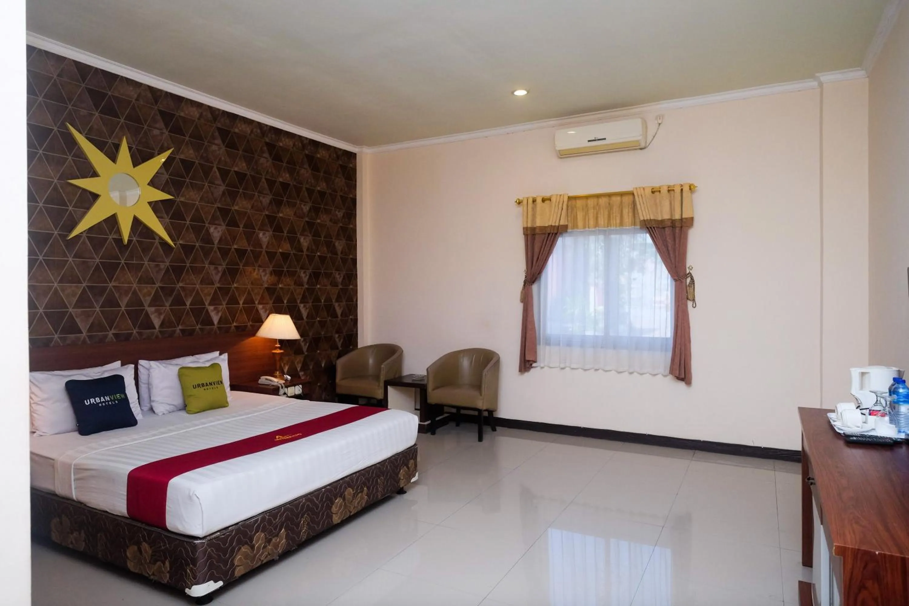Bed in Urbanview Hotel Anggraeni Jatibarang