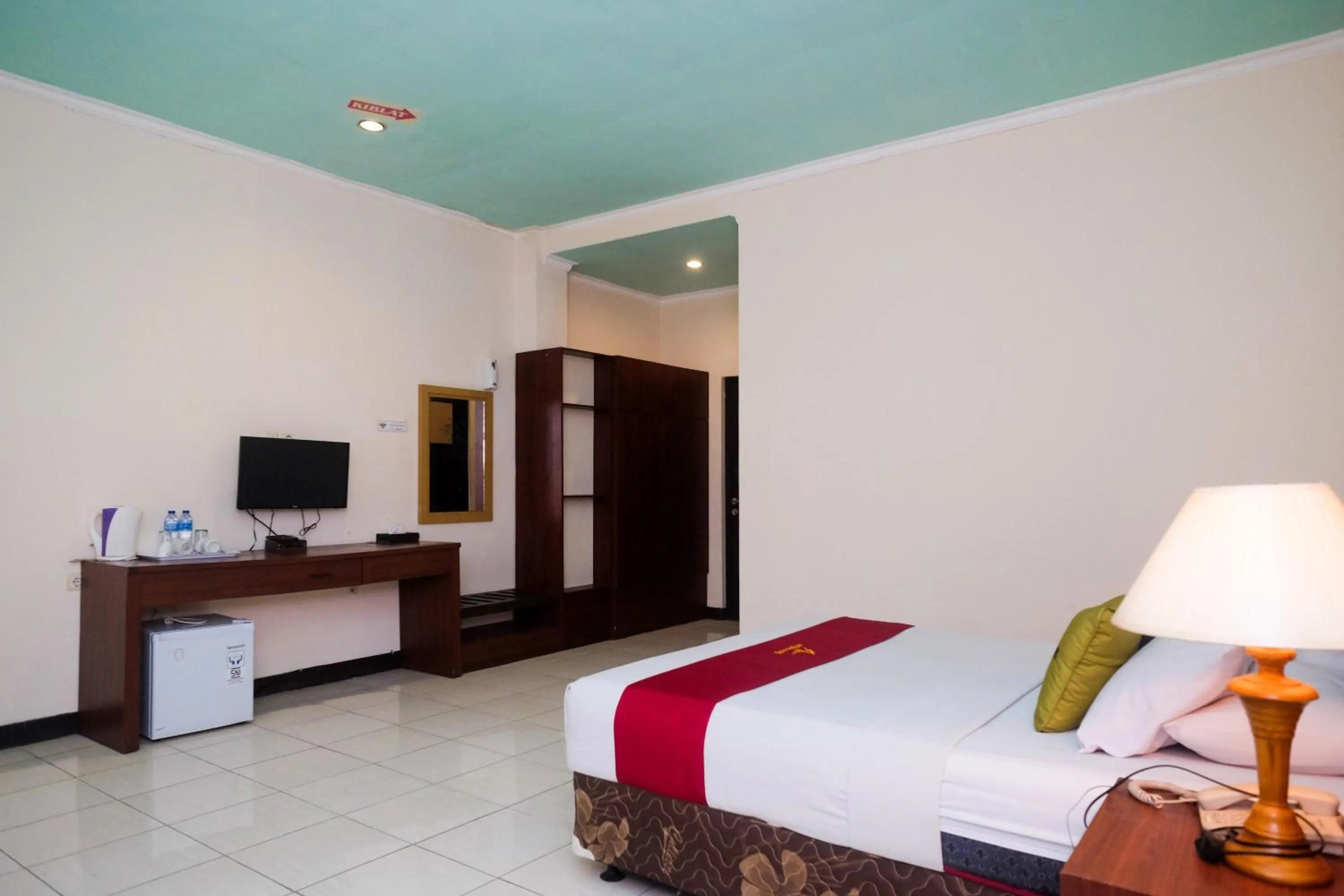 Bed in Urbanview Hotel Anggraeni Jatibarang