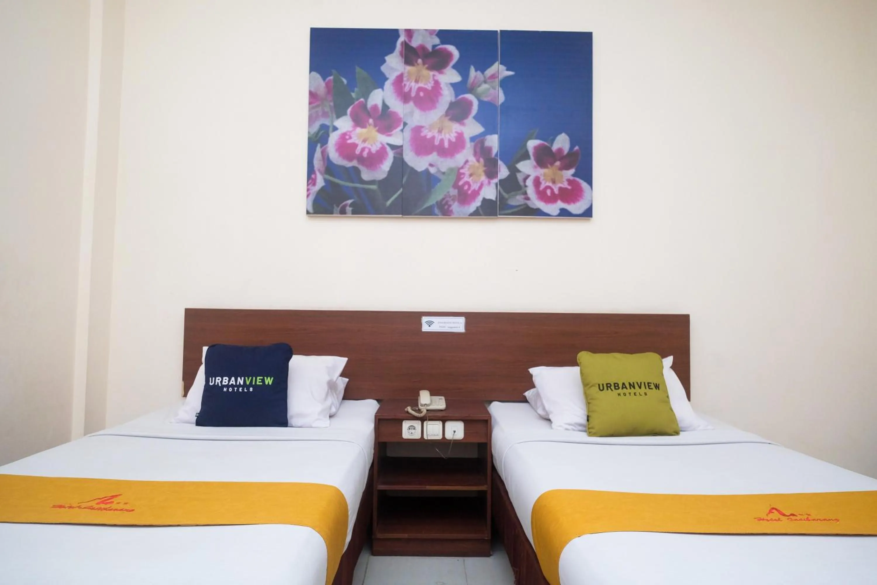 Bed in Urbanview Hotel Anggraeni Jatibarang