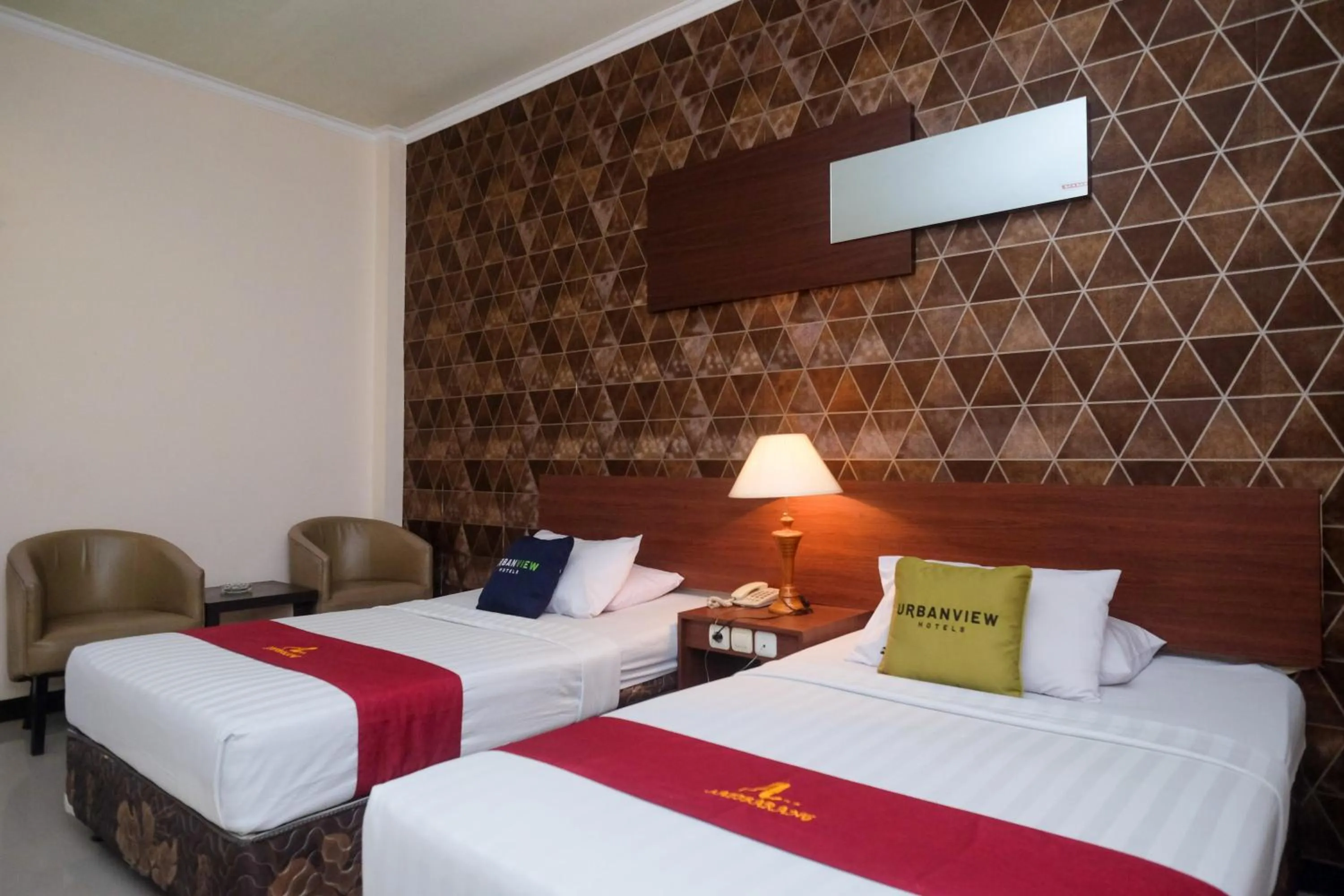 Bed in Urbanview Hotel Anggraeni Jatibarang