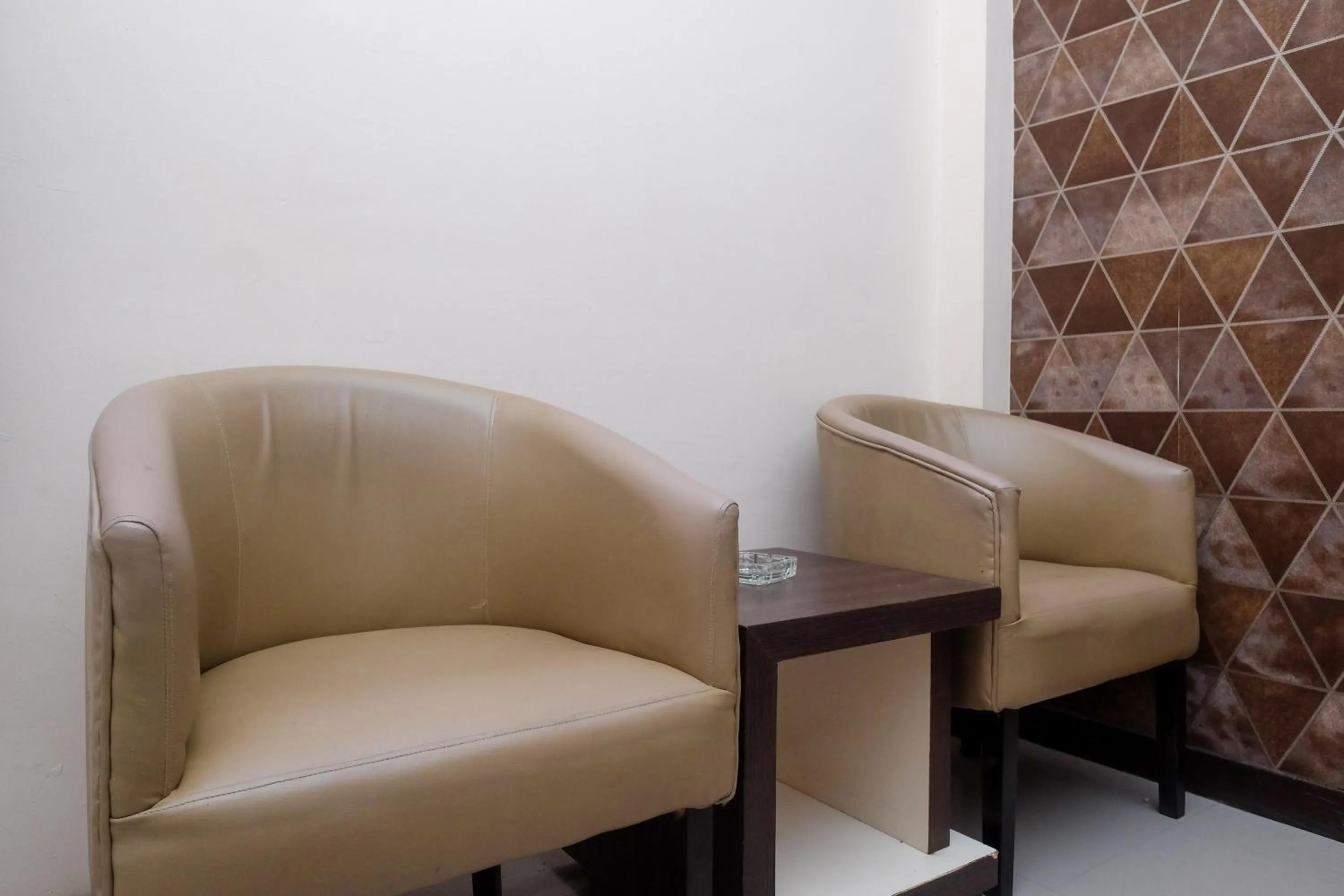 Seating area in Urbanview Hotel Anggraeni Jatibarang
