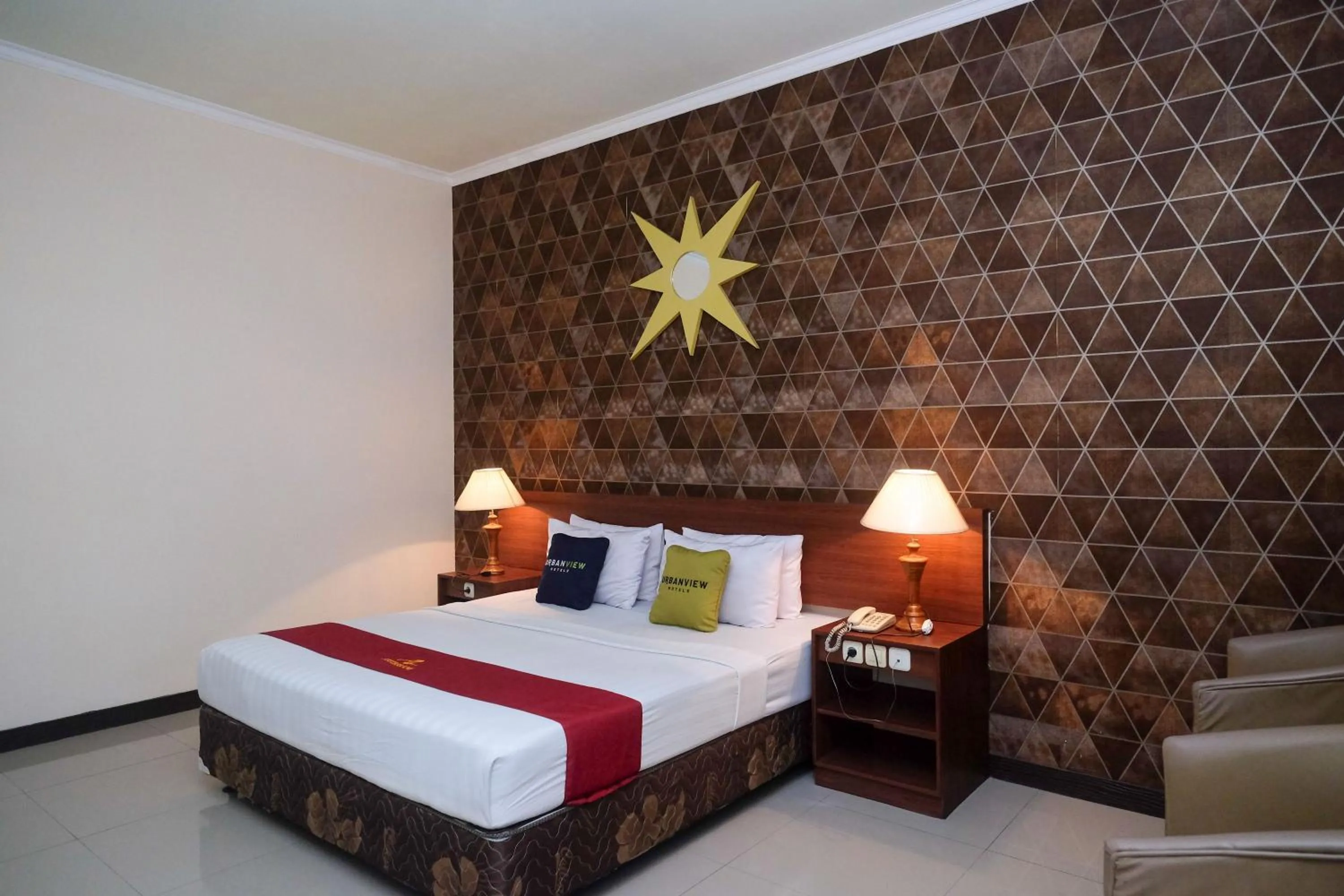 Bed in Urbanview Hotel Anggraeni Jatibarang
