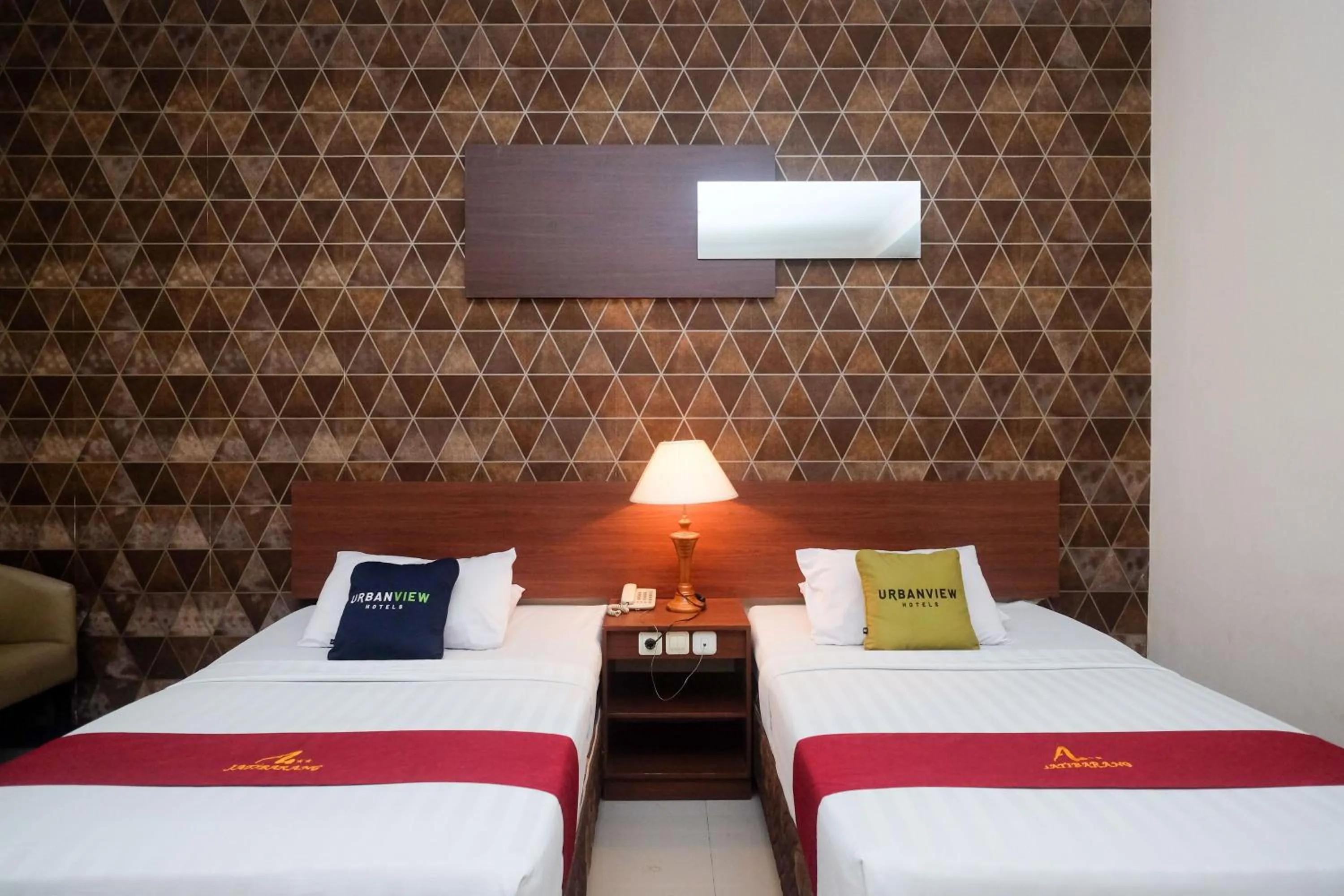 Bed in Urbanview Hotel Anggraeni Jatibarang