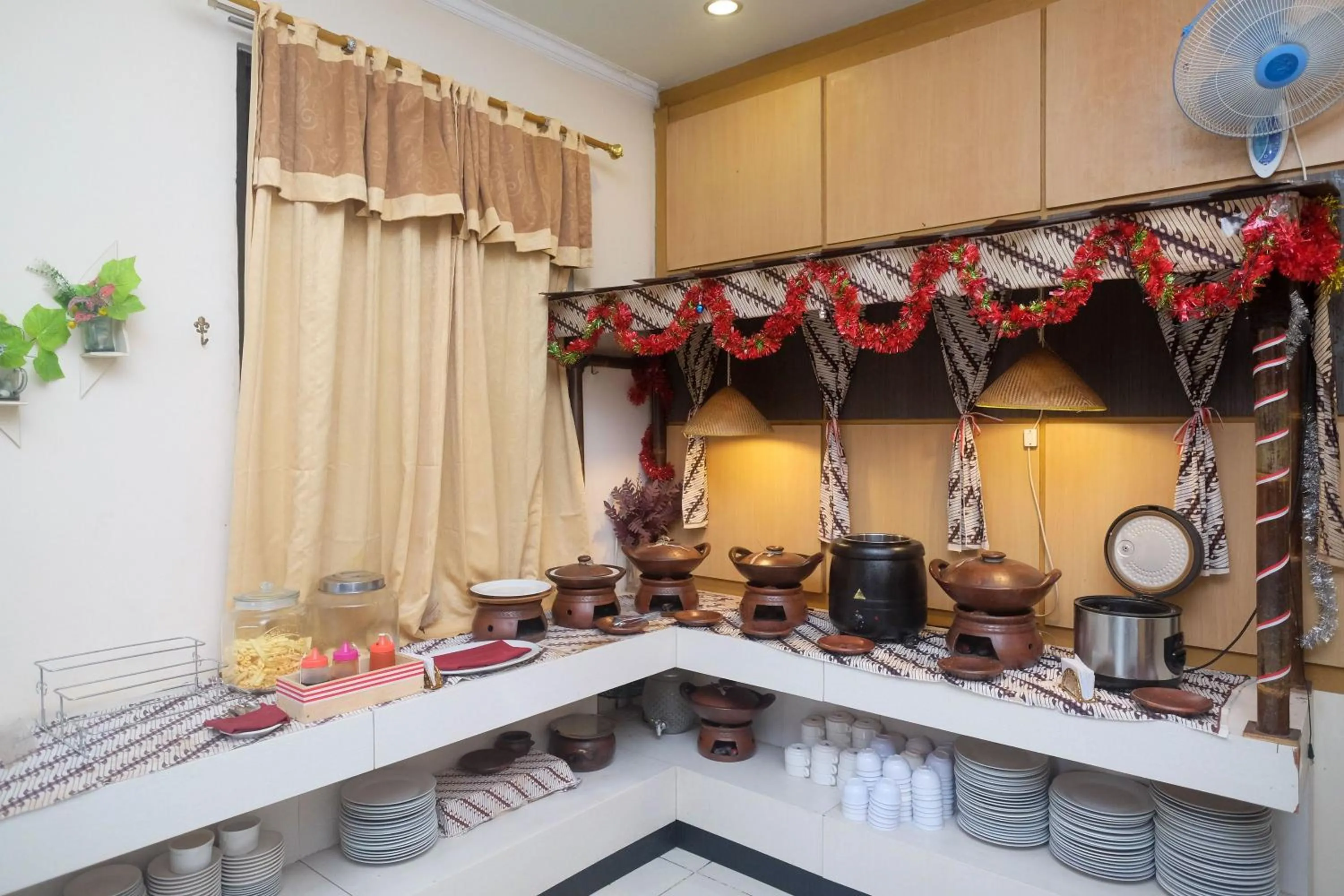 Restaurant/places to eat in Urbanview Hotel Anggraeni Jatibarang