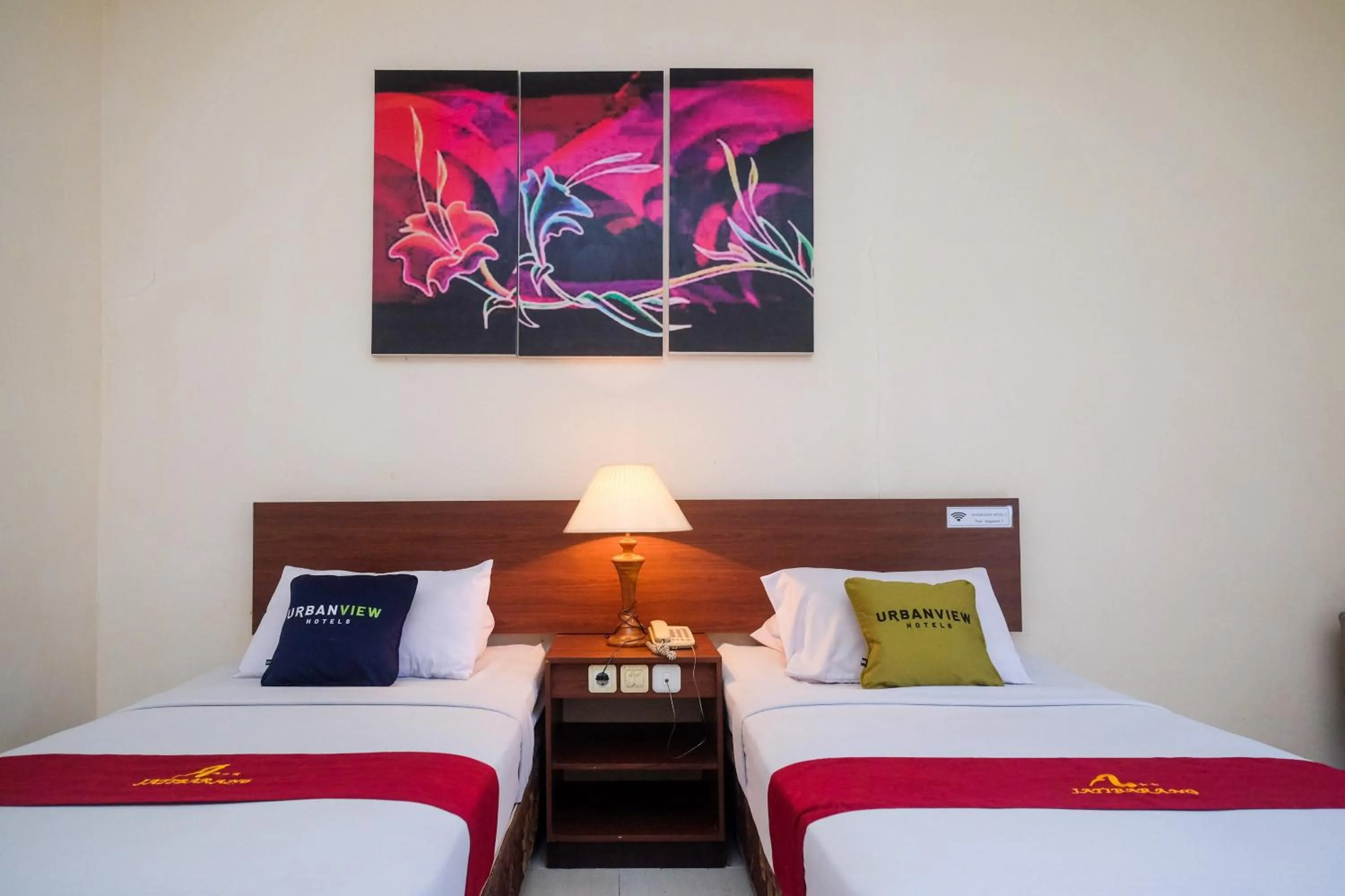 Bed in Urbanview Hotel Anggraeni Jatibarang