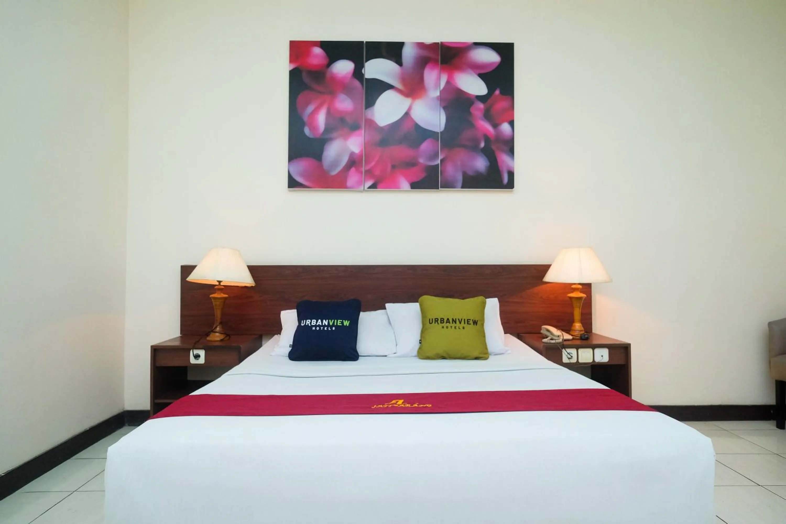 Bed in Urbanview Hotel Anggraeni Jatibarang