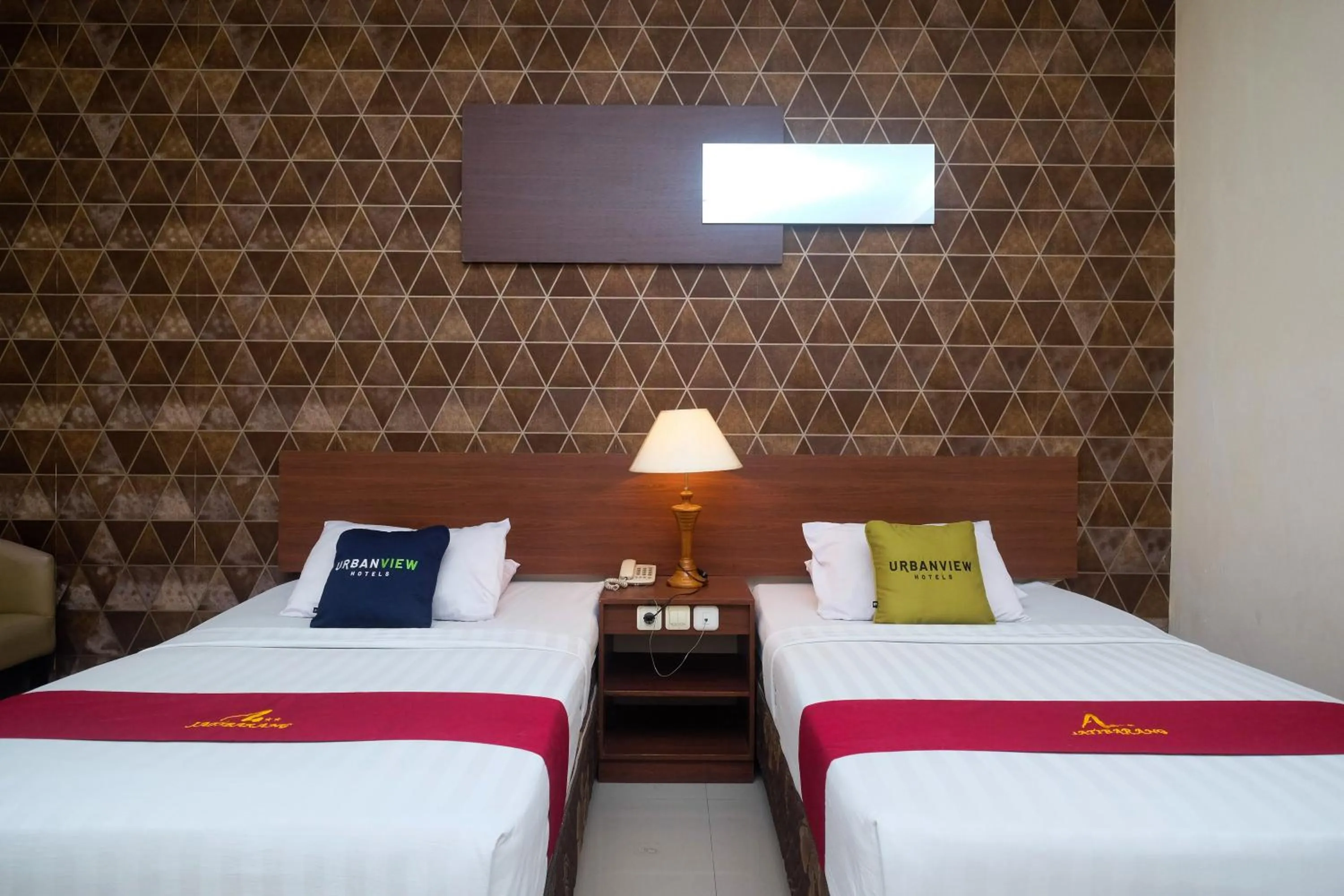 Bed in Urbanview Hotel Anggraeni Jatibarang