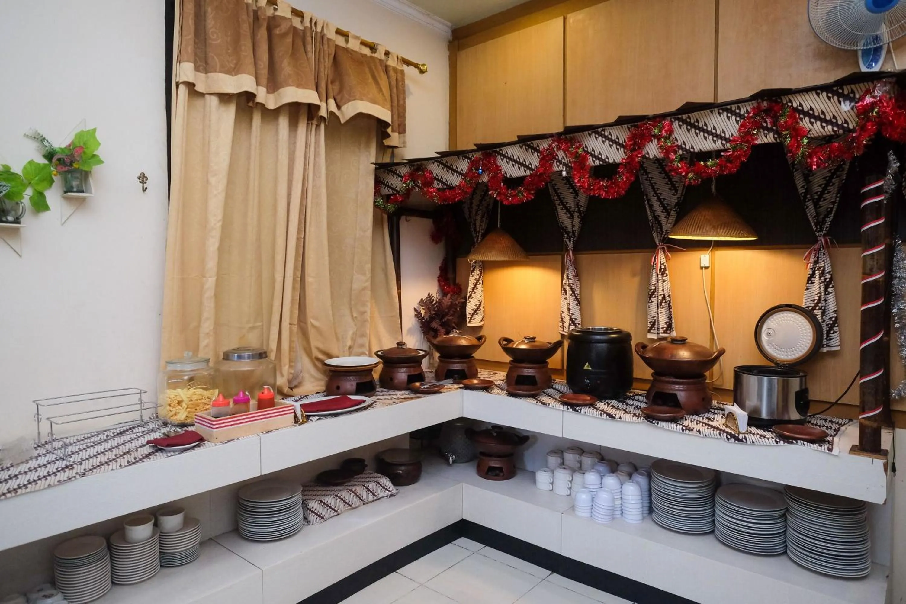 Restaurant/places to eat in Urbanview Hotel Anggraeni Jatibarang