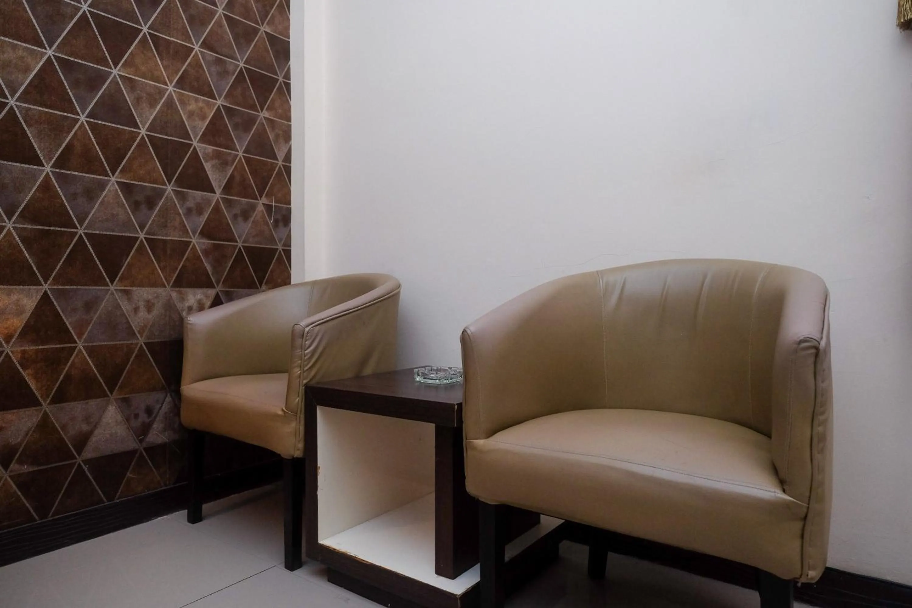 Seating area in Urbanview Hotel Anggraeni Jatibarang