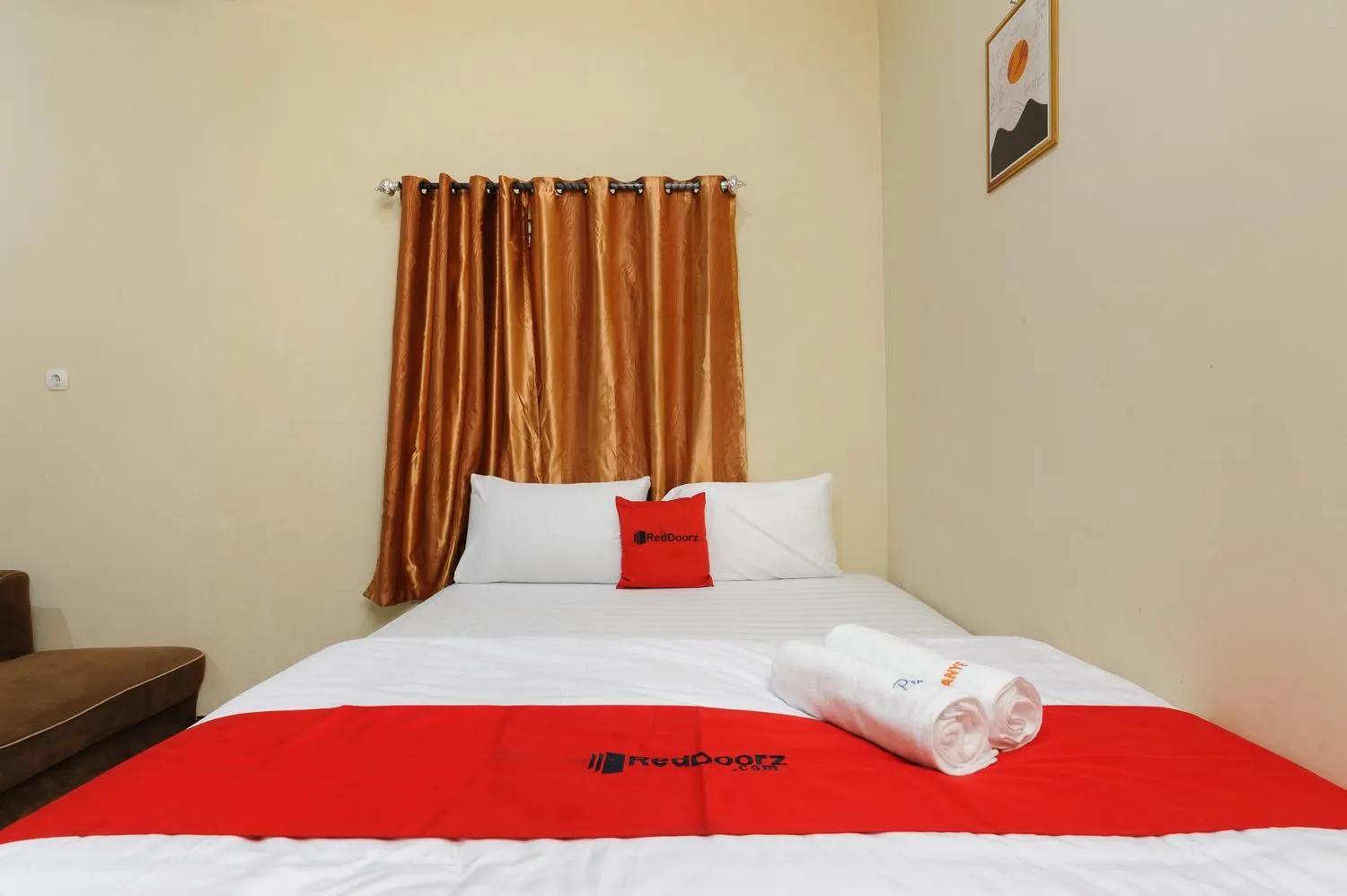 Bed in RedDoorz near The Jungle Waterpark Bogor