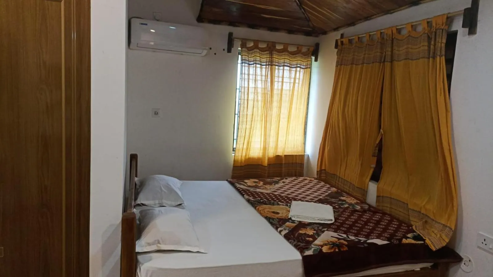 Bed in Khoai Village Resort
