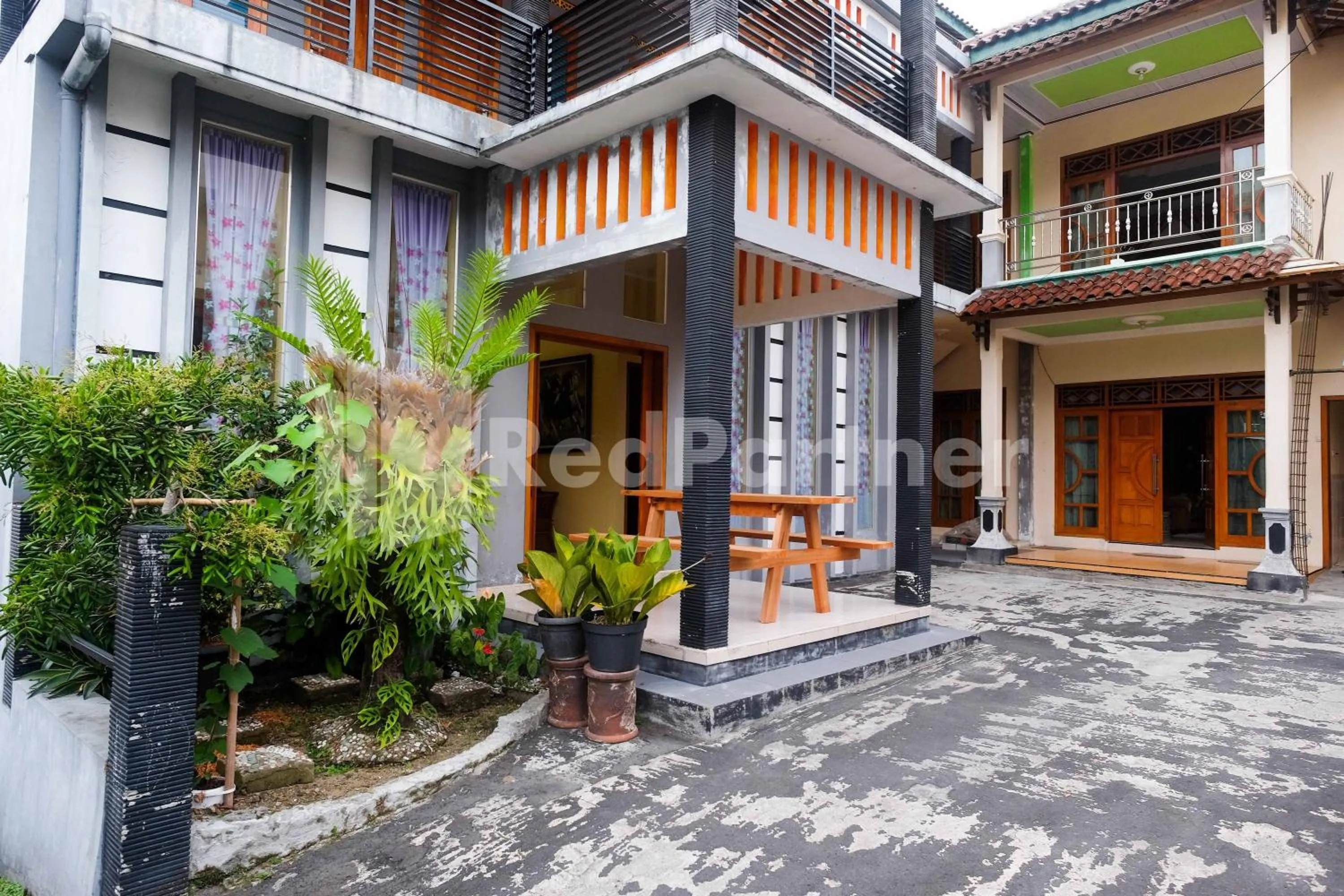 Property building in Wisma Giri Mulyo B near Grojogan Sewu Mitra RedDoorz