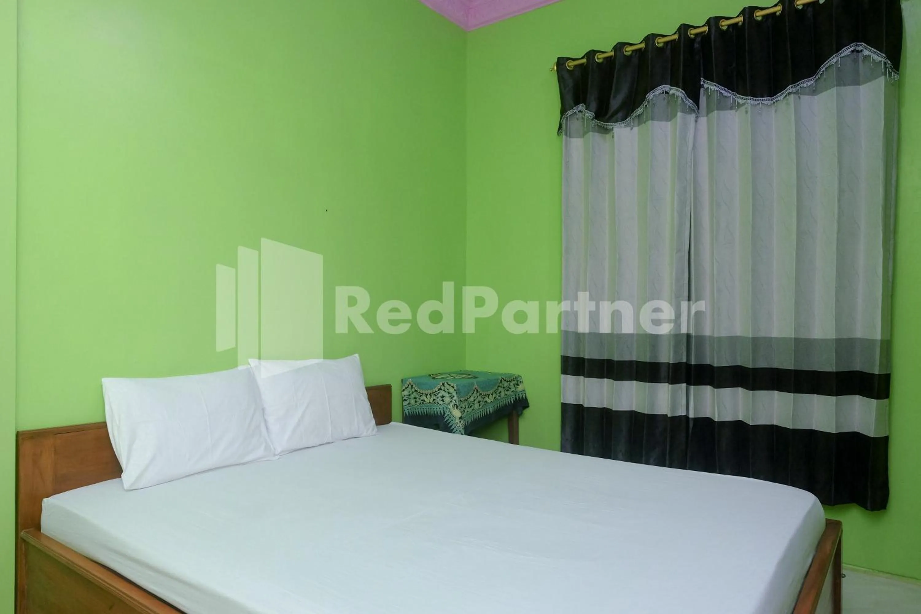 Bed in Wisma Giri Mulyo B near Grojogan Sewu Mitra RedDoorz