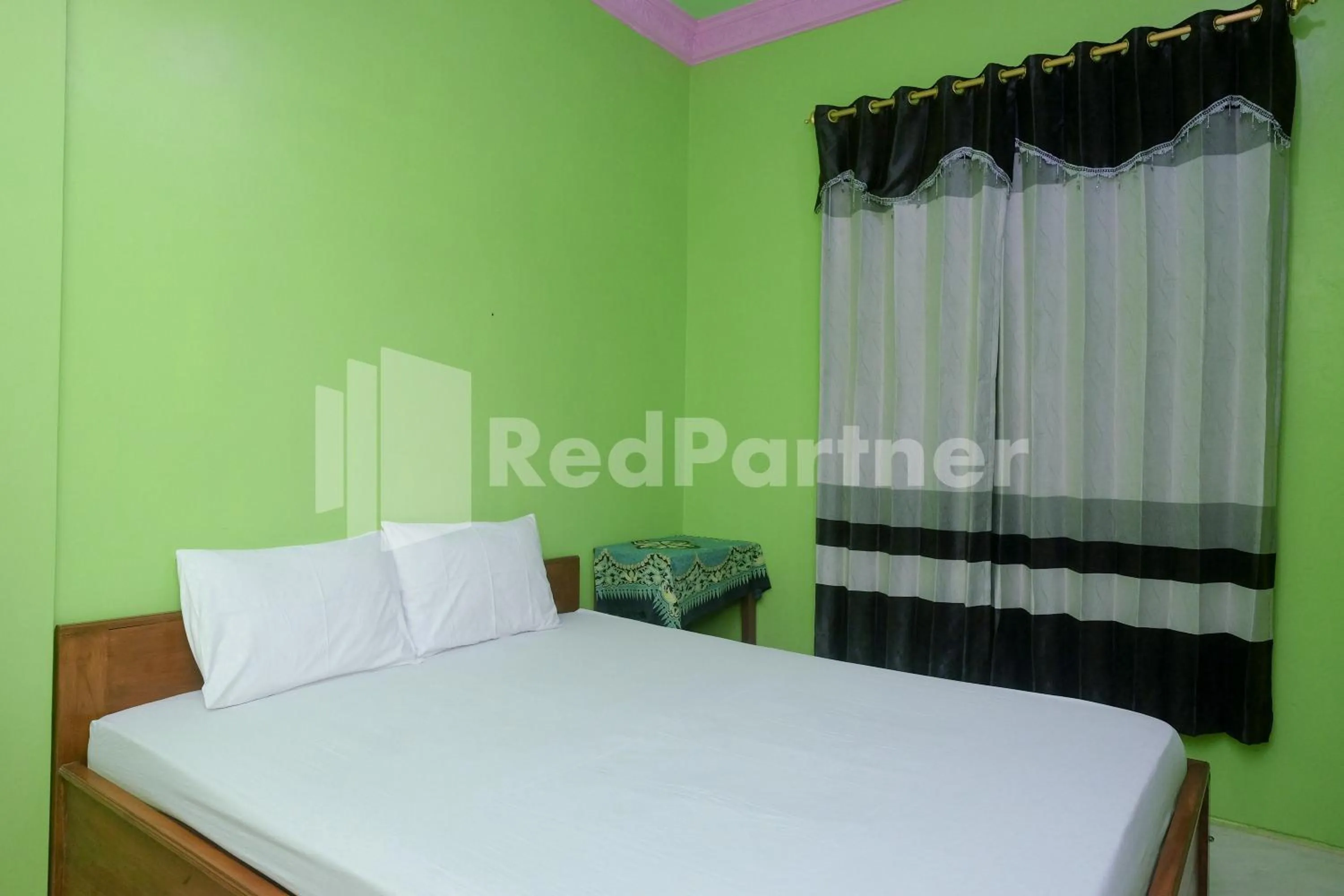 Bed in Wisma Giri Mulyo B near Grojogan Sewu Mitra RedDoorz