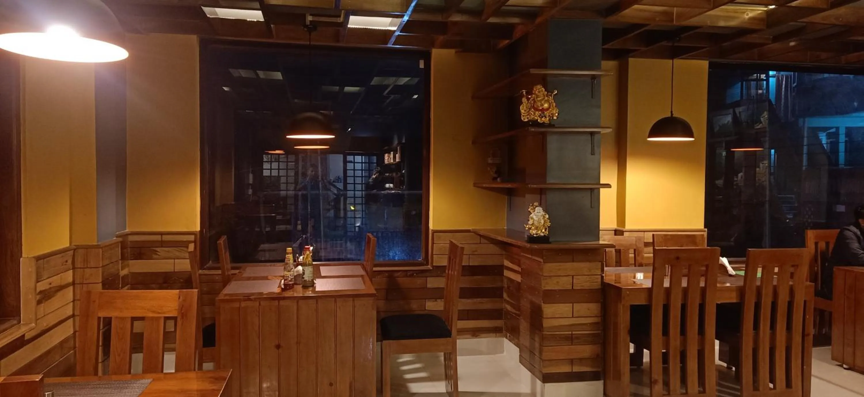 Restaurant/places to eat in Hotel Deysal Noora