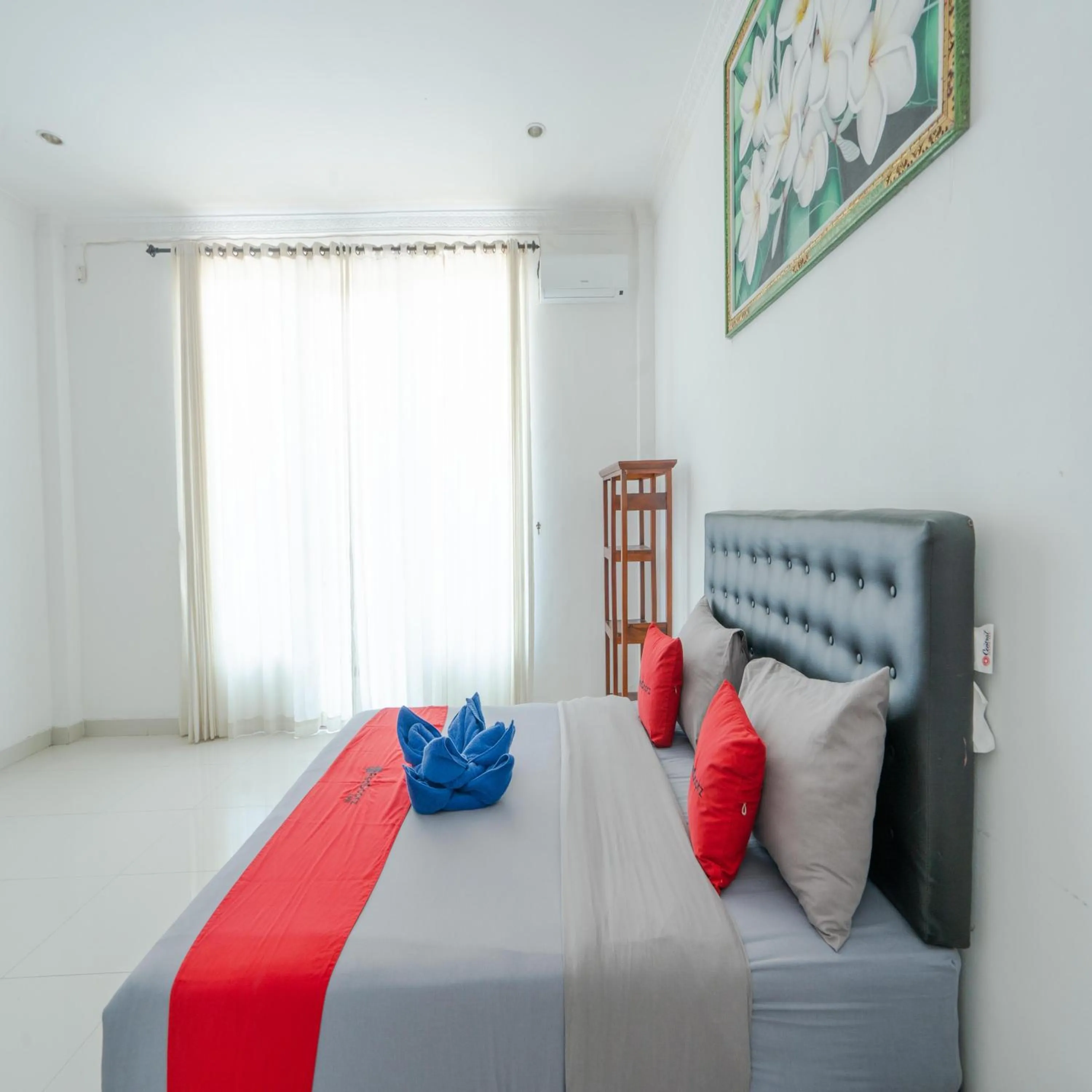 Bedroom, Bed in RedDoorz @ Uluwatu Suites