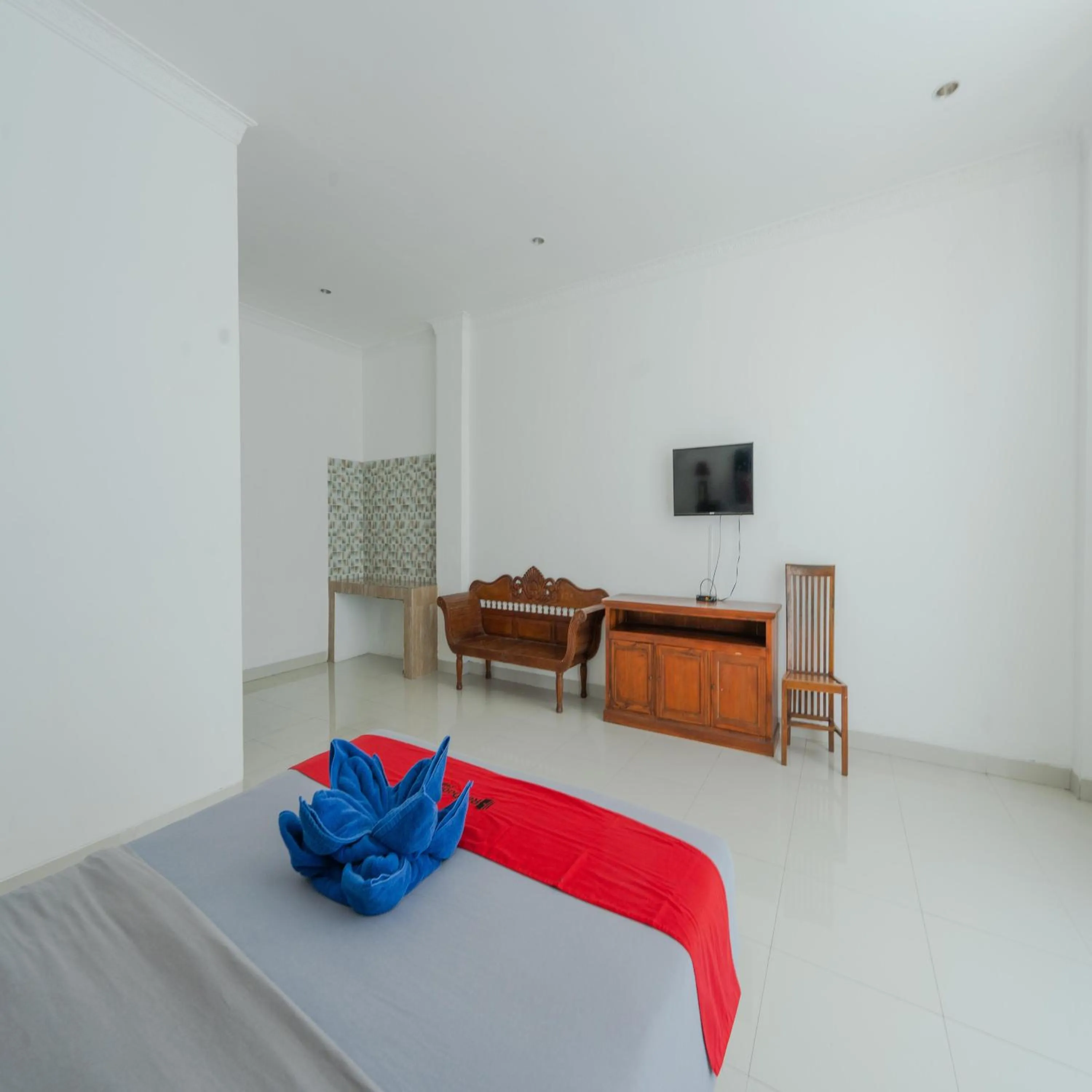 Bedroom, Bed in RedDoorz @ Uluwatu Suites