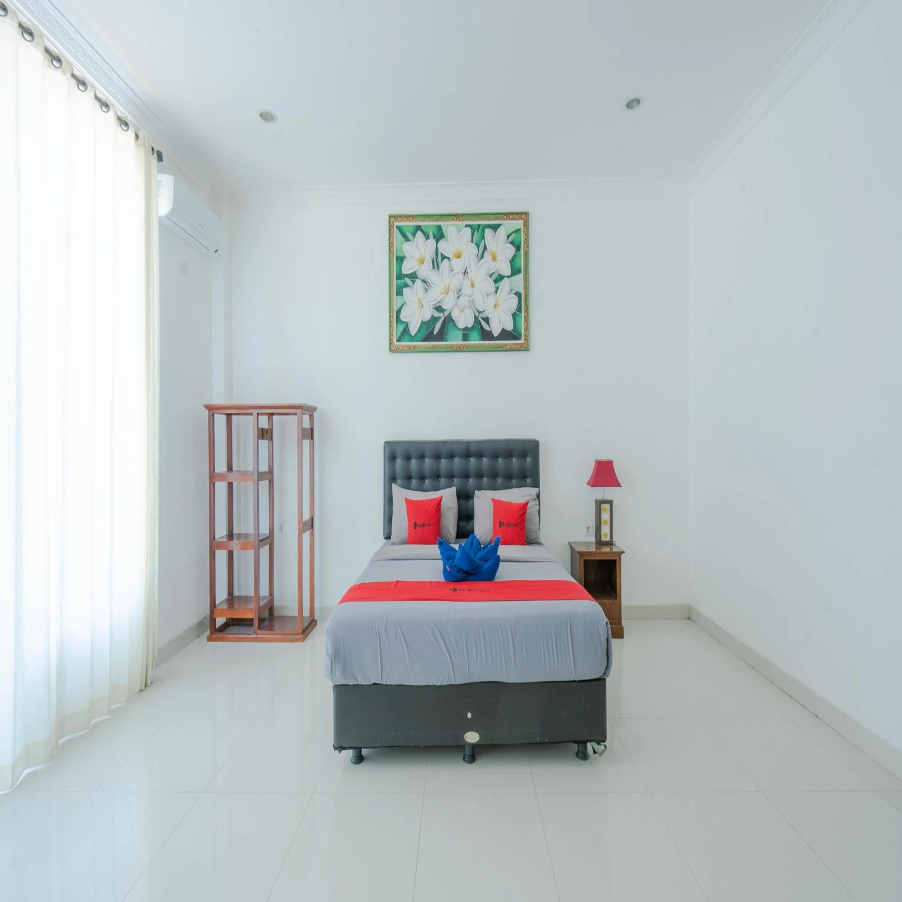 Bedroom, Bed in RedDoorz @ Uluwatu Suites