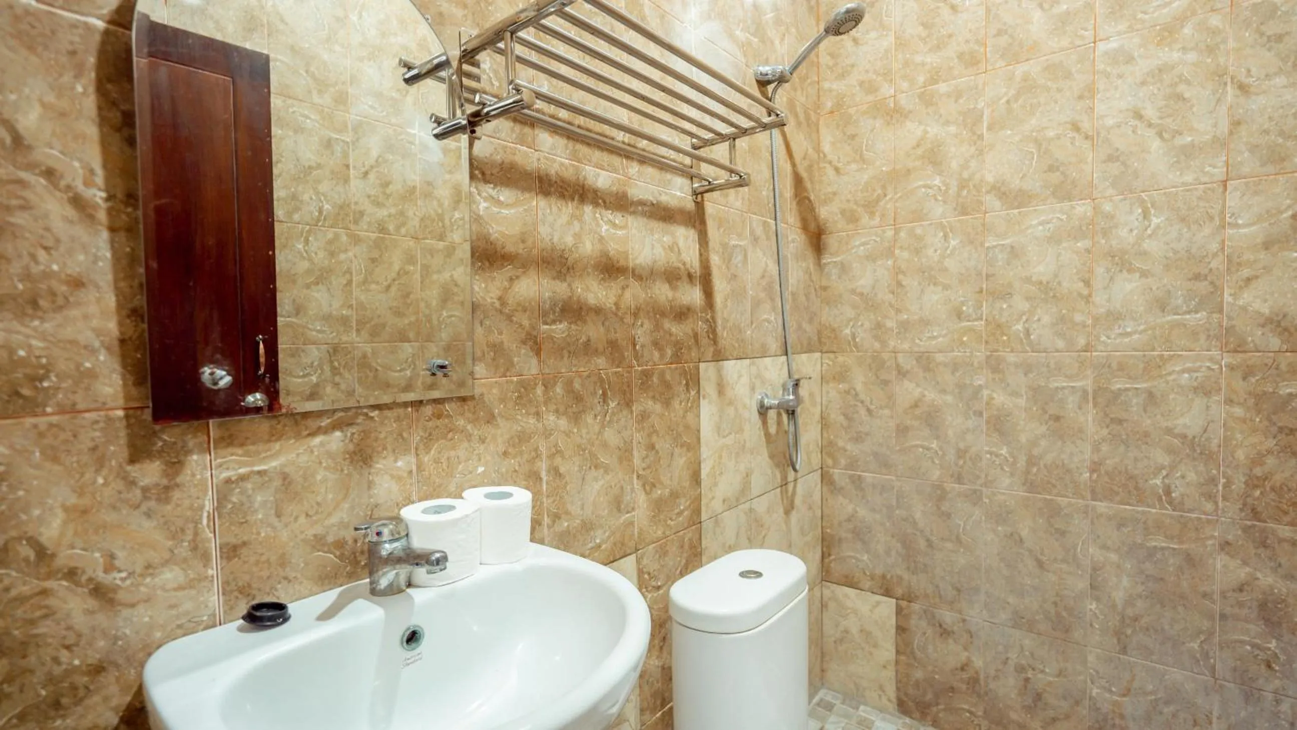 Bathroom in RedDoorz @ Uluwatu Suites