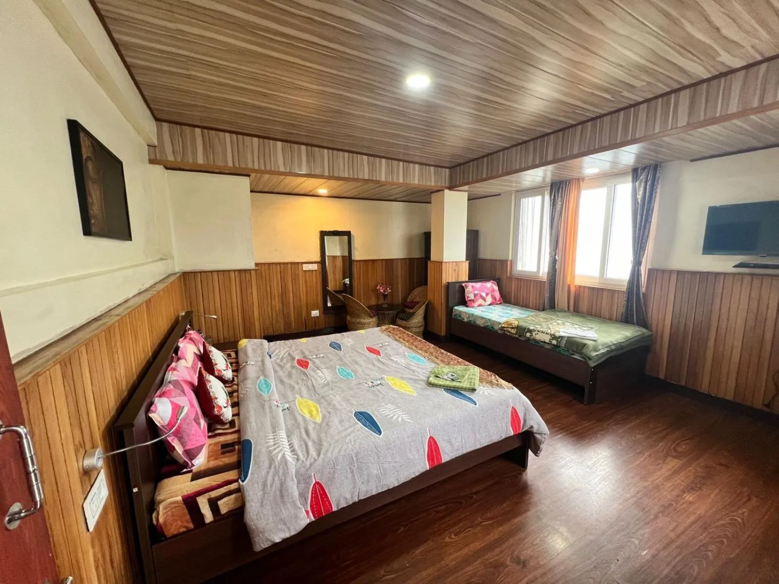 Bed in Hotel Hill Queen near Sherpa Gumba Darjeeling Mall 5 Min Couple Friendly