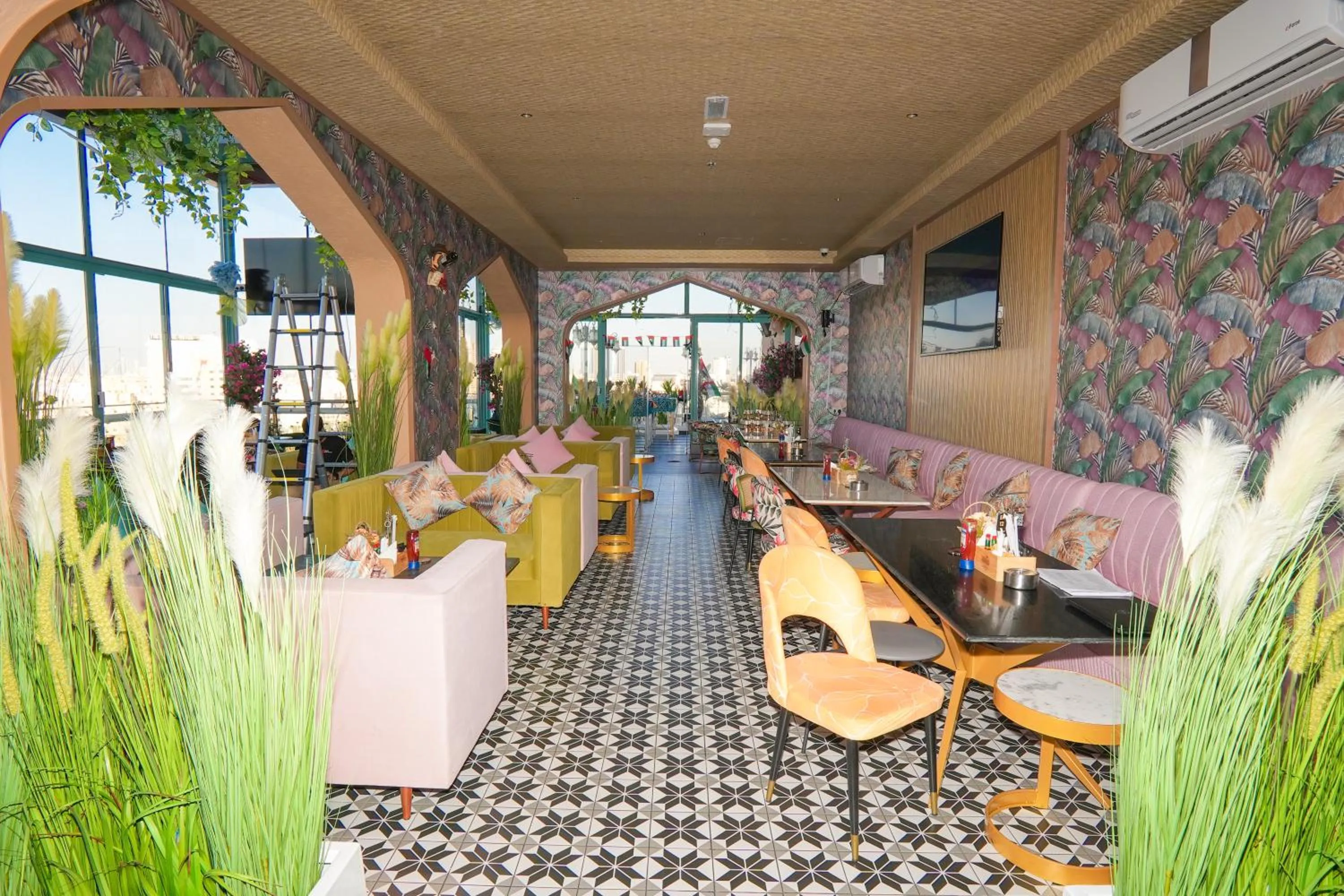 Restaurant/places to eat in Concorde Creek View Hotel Bur Dubai