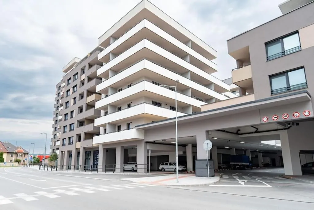 Parking in Apartmán Al-Garden s private garage parking free, 5 min pešo do centra