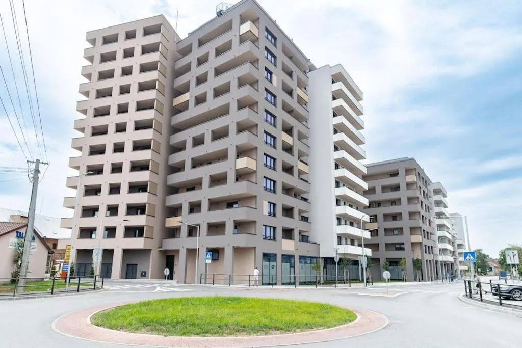 Property building in Apartmán Al-Garden s private garage parking free, 5 min pešo do centra