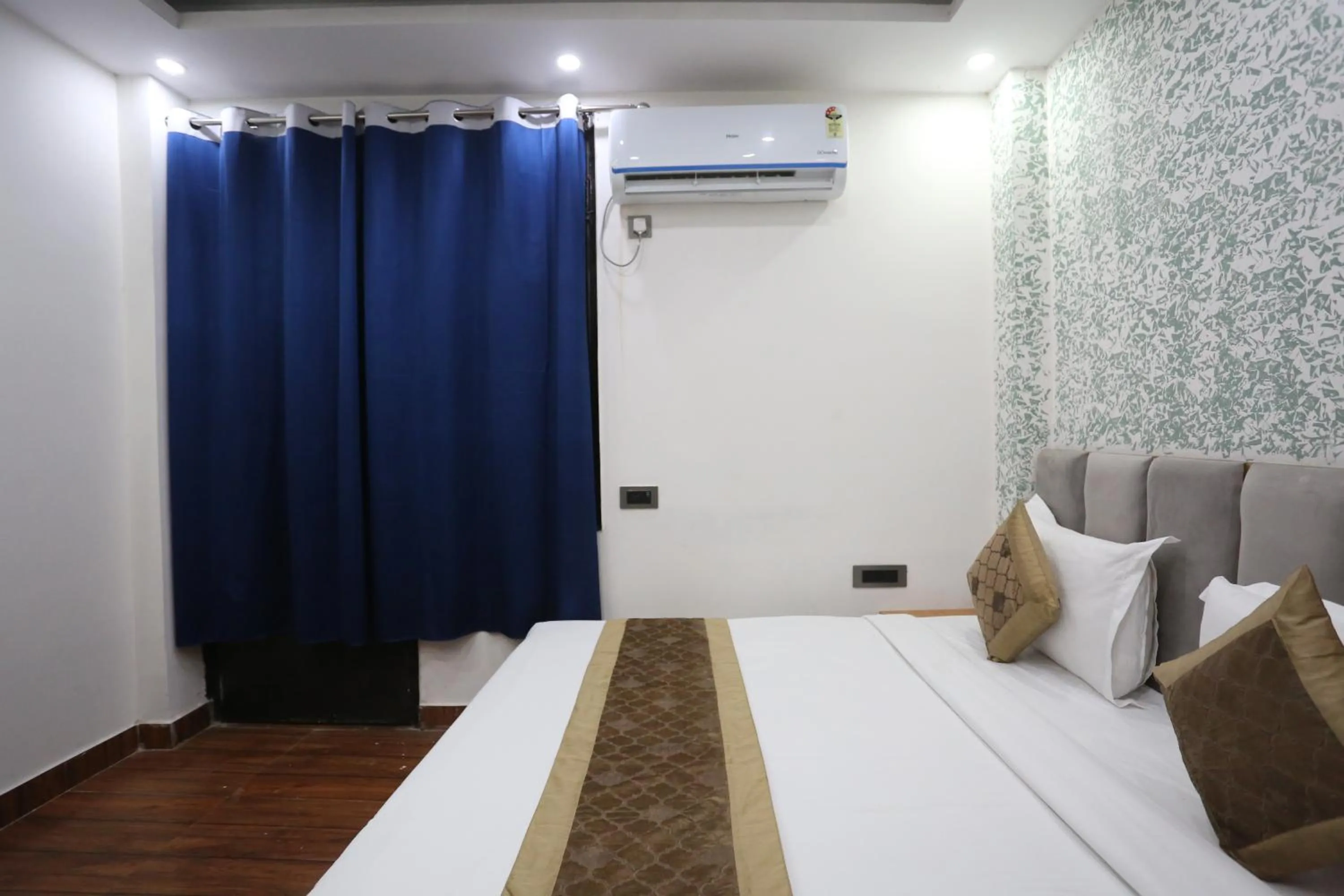 Bed in Hotel Twamev Couple Friendly Laxmi Nagar