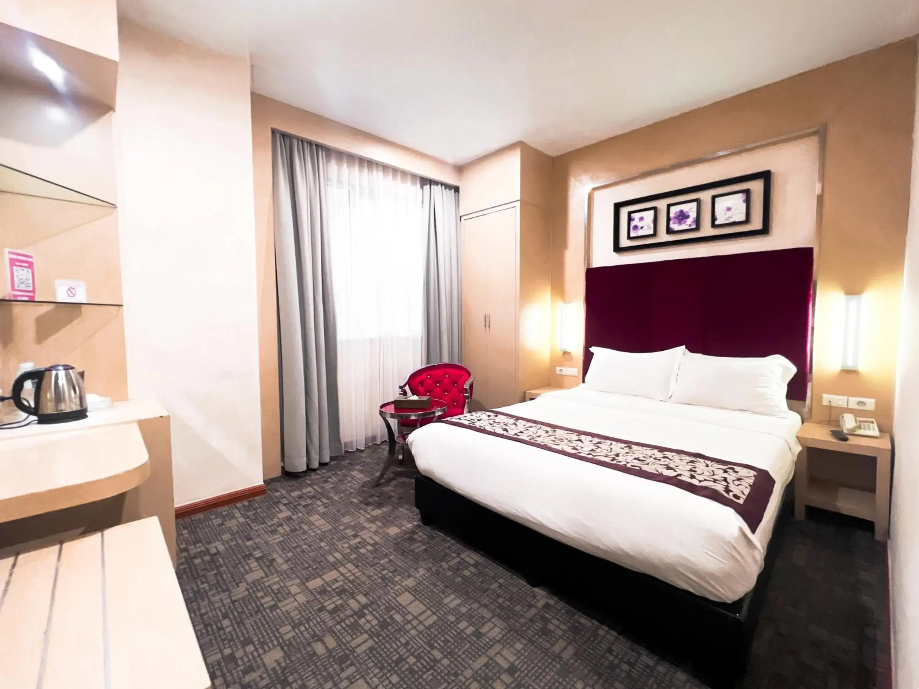 Deluxe Double Room in Batam City Hotel Deluxe Double Room in Batam City Hotel