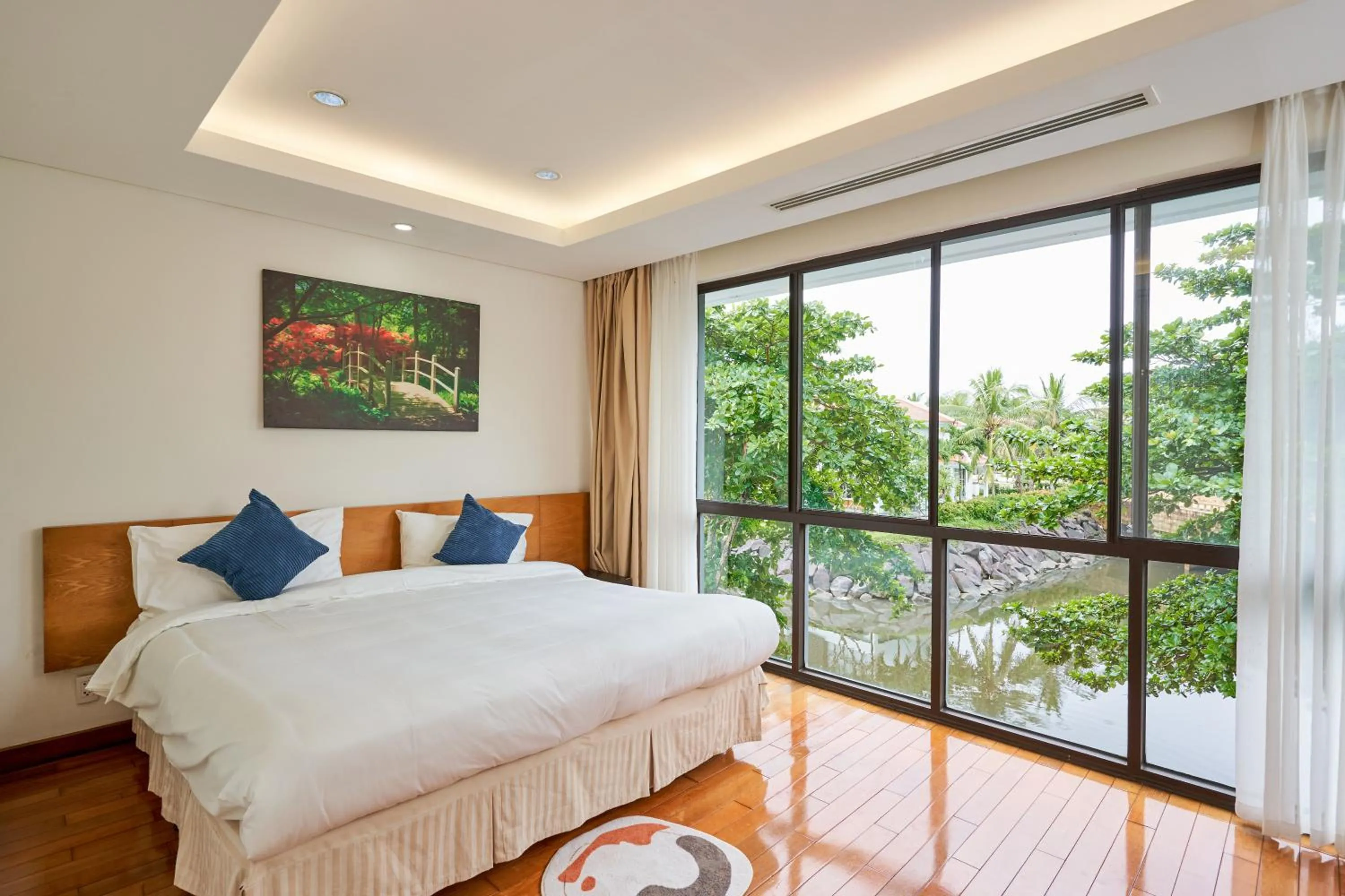 Bed in Ocean Beach Villas Danang