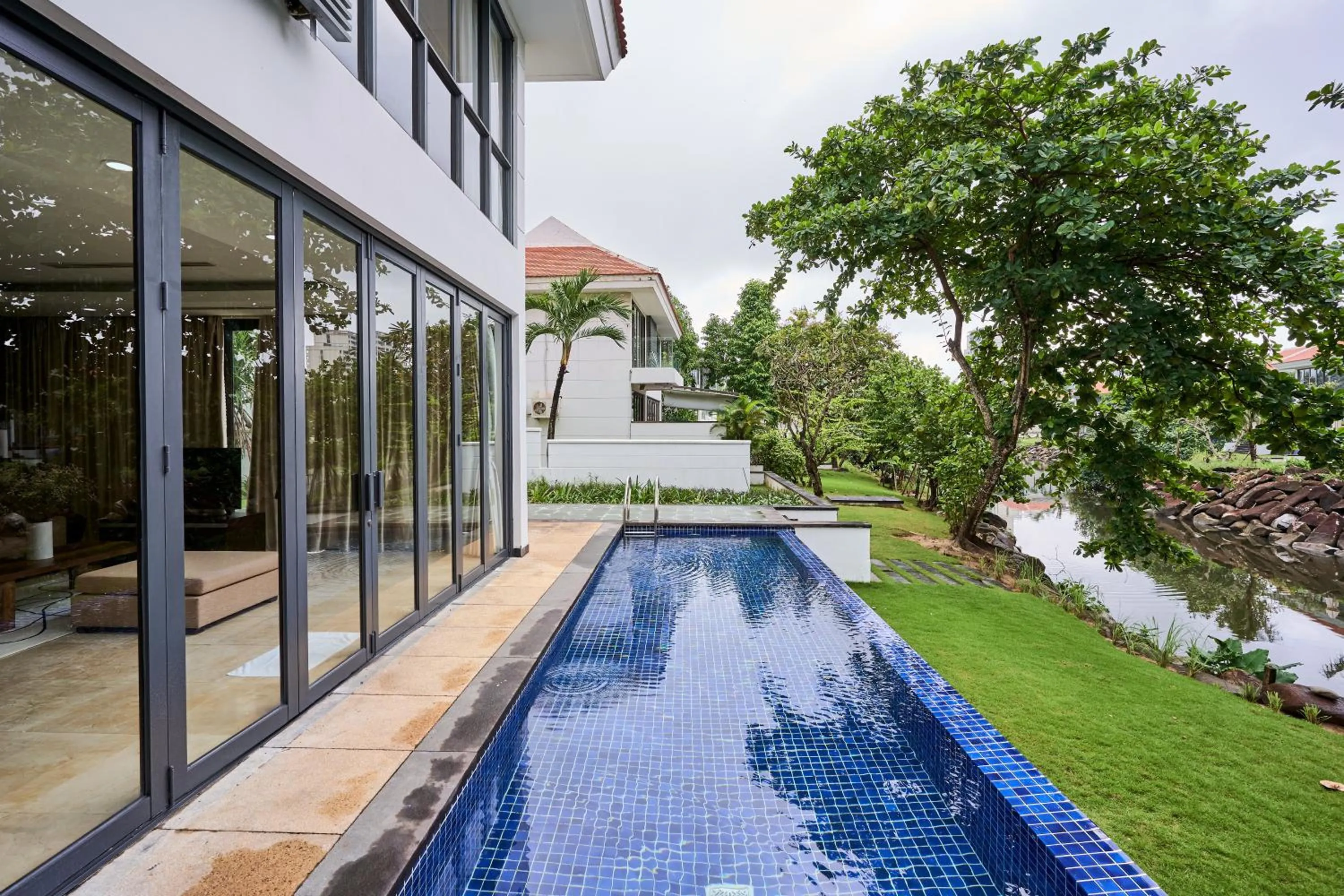 Swimming pool in Ocean Beach Villas Danang